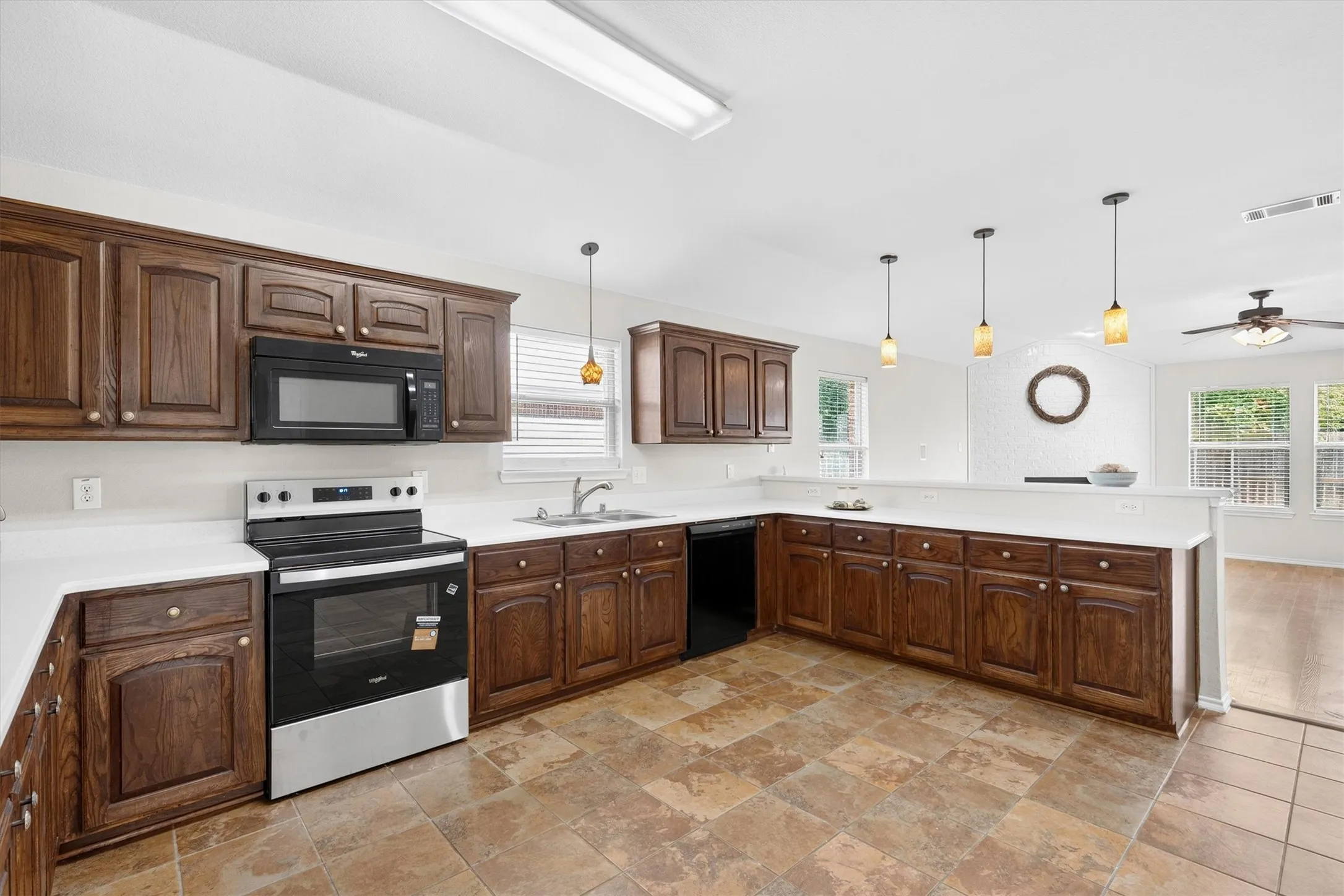 Single Family Residence For Sale in Rockwall County , 2900 Marsha Lane, Royse City, Texas 75189, 3 Bedroom, 2 Bathroom, 2 Garage spaces, 2,024 Sqft, built in 2007, mls#21338171, Real Estate Agent in Royse City, Homes For Sale in Rockwall county, Homes For Sale in Royse City, Realtor in Royse City Texas, Real Estate Brokerage Independent Realty Texas, Luminita Cordes Realtor