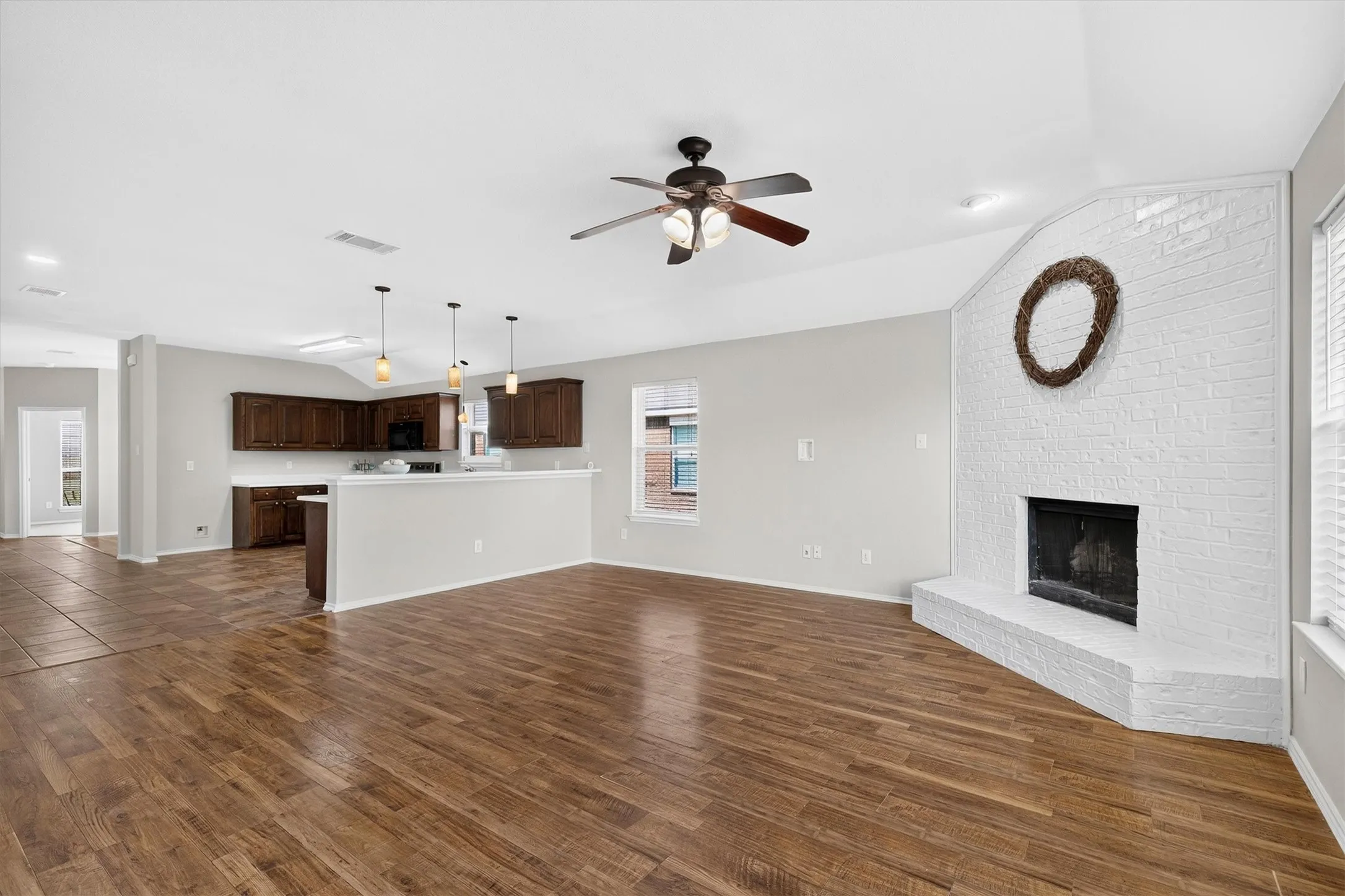 Single Family Residence For Sale in Rockwall County , 2900 Marsha Lane, Royse City, Texas 75189, 3 Bedroom, 2 Bathroom, 2 Garage spaces, 2,024 Sqft, built in 2007, mls#21338171, Real Estate Agent in Royse City, Homes For Sale in Rockwall county, Homes For Sale in Royse City, Realtor in Royse City Texas, Real Estate Brokerage Independent Realty Texas, Luminita Cordes Realtor