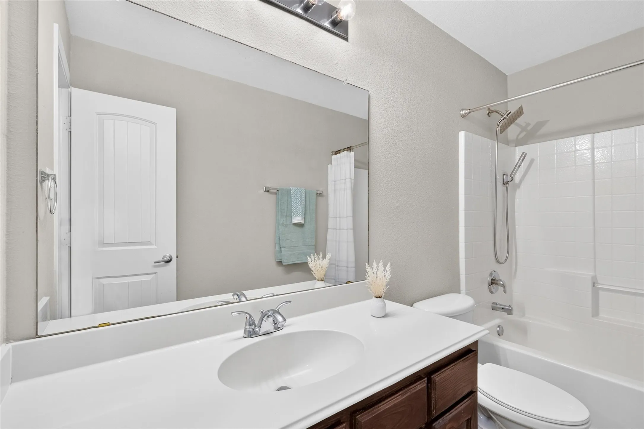 Single Family Residence For Sale in Rockwall County , 2900 Marsha Lane, Royse City, Texas 75189, 3 Bedroom, 2 Bathroom, 2 Garage spaces, 2,024 Sqft, built in 2007, mls#21338171, Real Estate Agent in Royse City, Homes For Sale in Rockwall county, Homes For Sale in Royse City, Realtor in Royse City Texas, Real Estate Brokerage Independent Realty Texas, Luminita Cordes Realtor