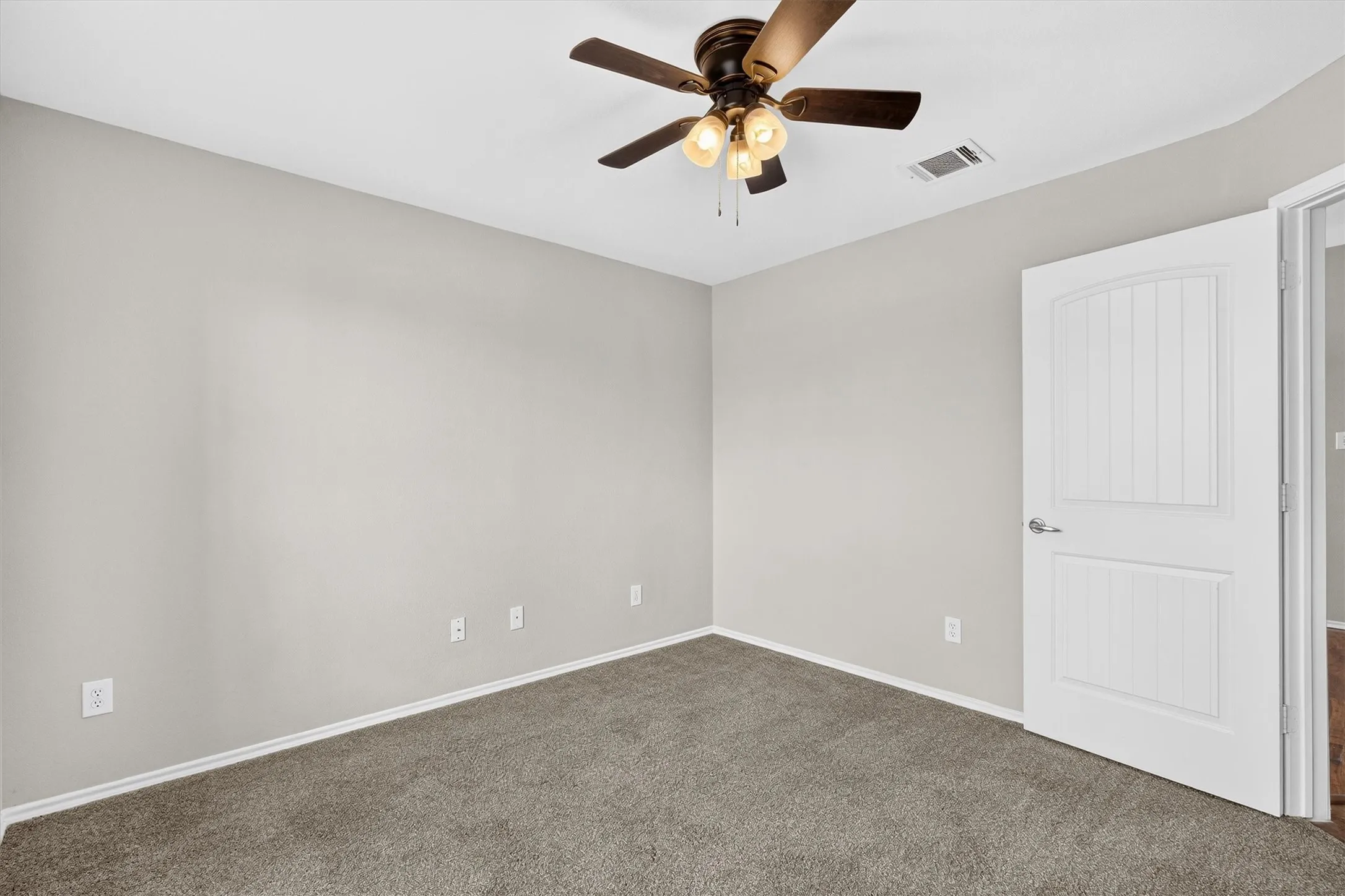 Single Family Residence For Sale in Rockwall County , 2900 Marsha Lane, Royse City, Texas 75189, 3 Bedroom, 2 Bathroom, 2 Garage spaces, 2,024 Sqft, built in 2007, mls#21338171, Real Estate Agent in Royse City, Homes For Sale in Rockwall county, Homes For Sale in Royse City, Realtor in Royse City Texas, Real Estate Brokerage Independent Realty Texas, Luminita Cordes Realtor