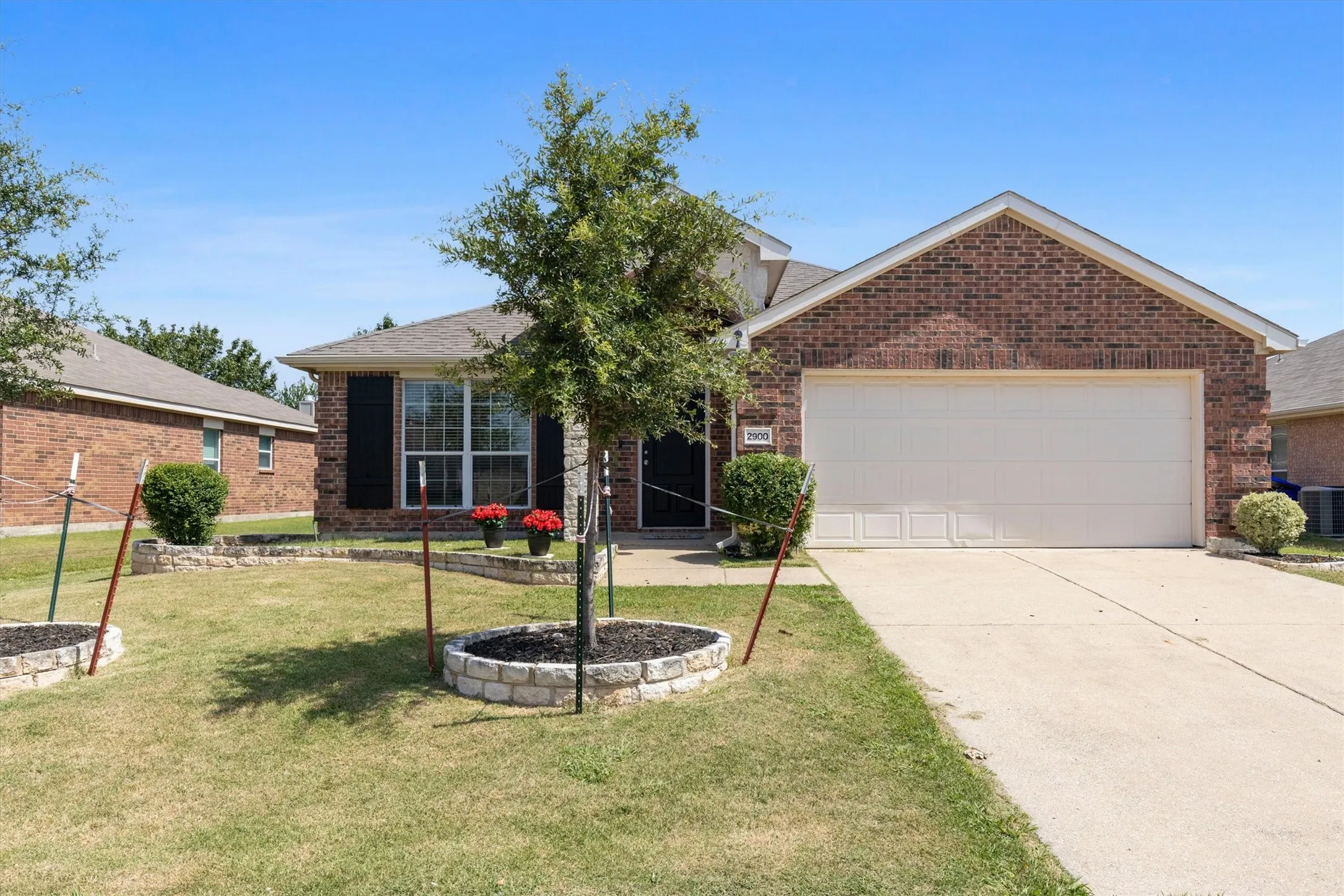 Single Family Residence For Sale in Rockwall County , 2900 Marsha Lane, Royse City, Texas 75189, 3 Bedroom, 2 Bathroom, 2 Garage spaces, 2,024 Sqft, built in 2007, mls#21338171, Real Estate Agent in Royse City, Homes For Sale in Rockwall county, Homes For Sale in Royse City, Realtor in Royse City Texas, Real Estate Brokerage Independent Realty Texas, Luminita Cordes Realtor