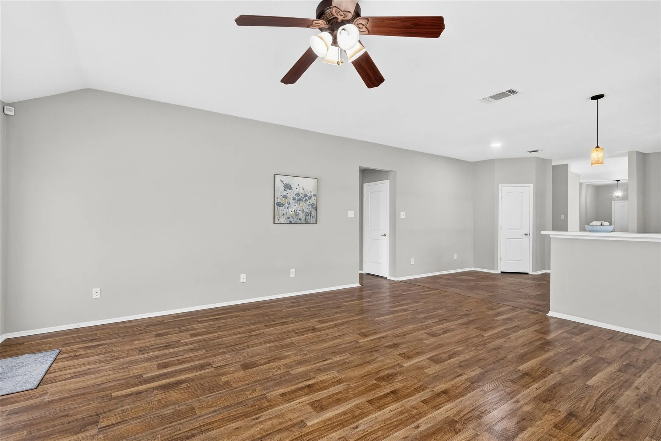 Single Family Residence For Sale in Rockwall County , 2900 Marsha Lane, Royse City, Texas 75189, 3 Bedroom, 2 Bathroom, 2 Garage spaces, 2,024 Sqft, built in 2007, mls#21338171, Real Estate Agent in Royse City, Homes For Sale in Rockwall county, Homes For Sale in Royse City, Realtor in Royse City Texas, Real Estate Brokerage Independent Realty Texas, Luminita Cordes Realtor