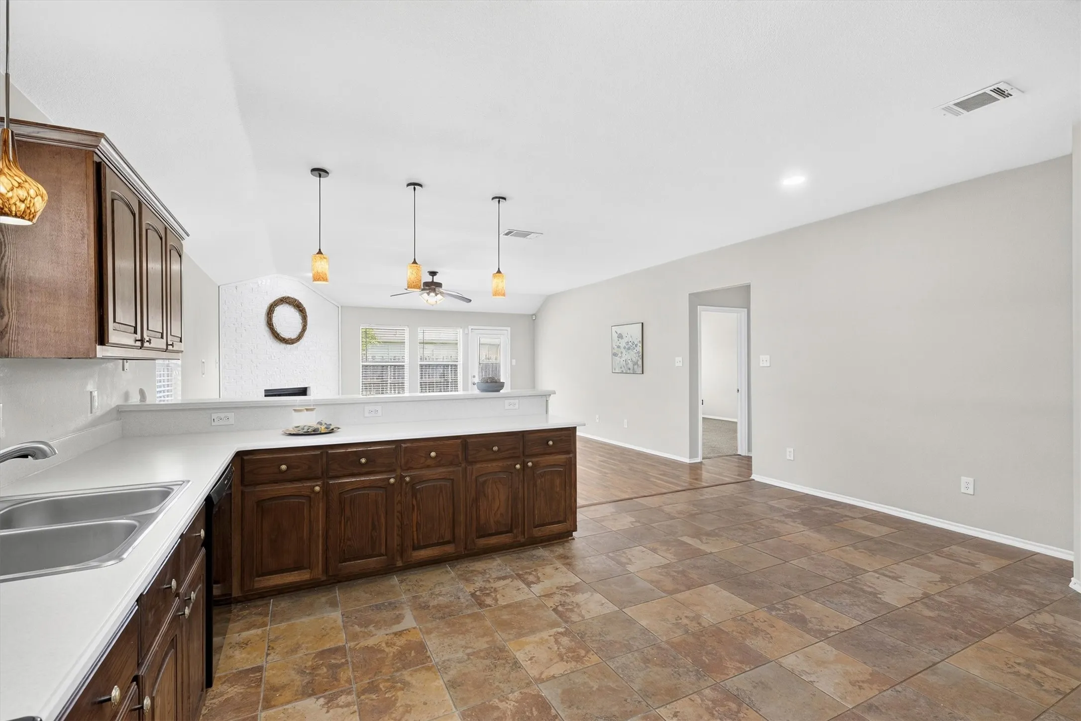 Single Family Residence For Sale in Rockwall County , 2900 Marsha Lane, Royse City, Texas 75189, 3 Bedroom, 2 Bathroom, 2 Garage spaces, 2,024 Sqft, built in 2007, mls#21338171, Real Estate Agent in Royse City, Homes For Sale in Rockwall county, Homes For Sale in Royse City, Realtor in Royse City Texas, Real Estate Brokerage Independent Realty Texas, Luminita Cordes Realtor