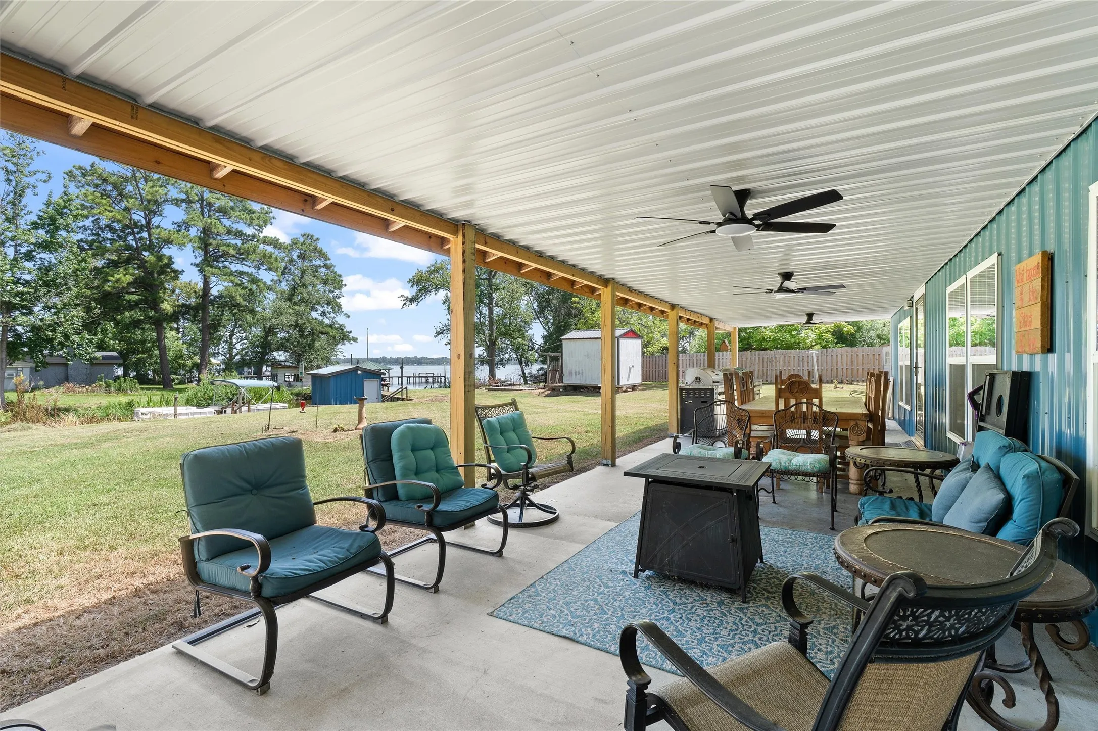 Single Family Residence For Sale in Panola County , 113 County Road 1844, Carthage, Texas 75633, 7 Bedroom, 4 Bathroom, Garage spaces, 4,350 Sqft, built in 1970, Price $679,000, mls#21338997, Real Estate Agent in Carthage, Homes For Sale in Panola county, Homes For Sale in Carthage, Realtor in Carthage Texas, Real Estate Brokerage Independent Realty Texas, Luminita Cordes Realtor
