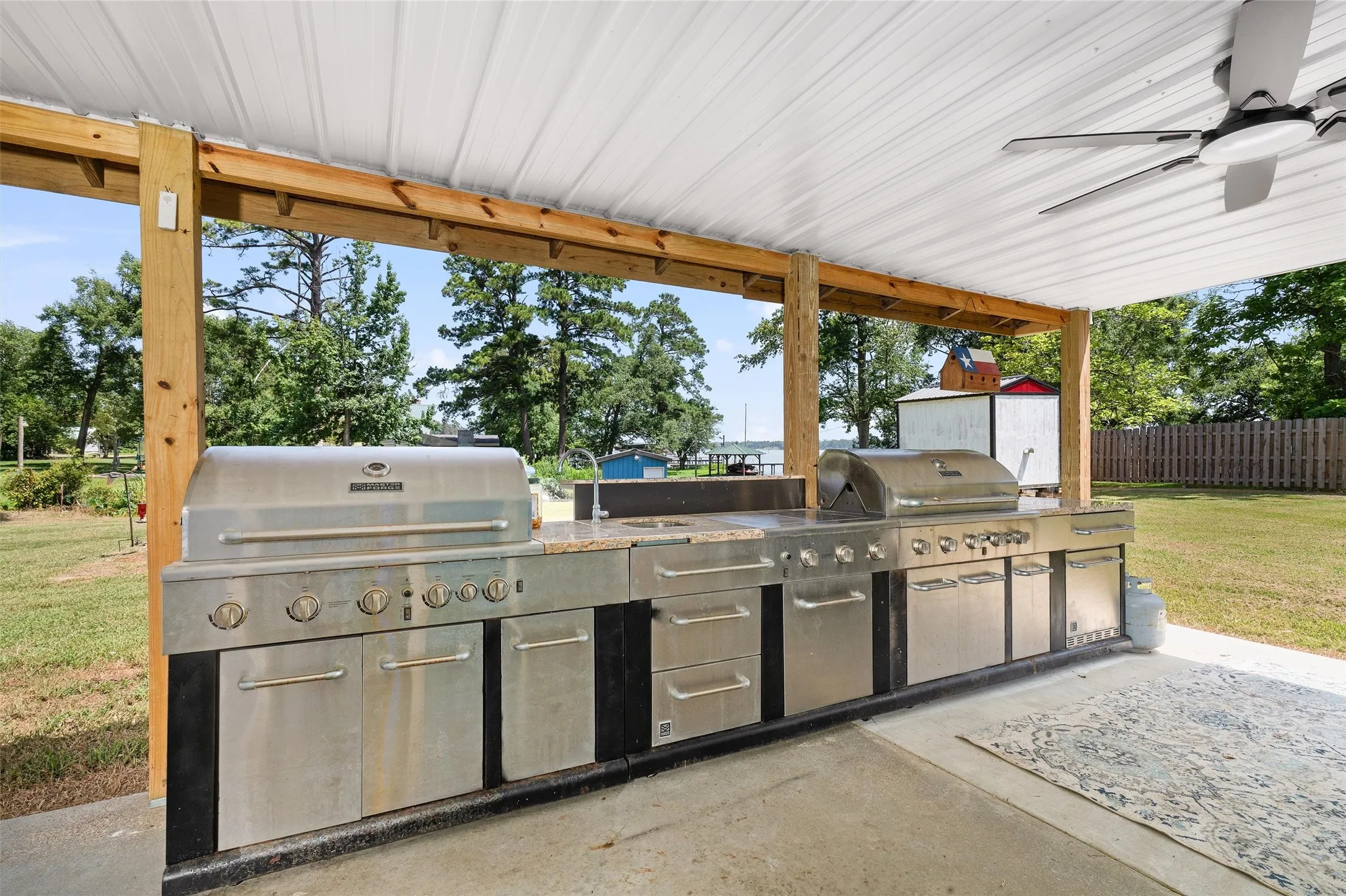 Single Family Residence For Sale in Panola County , 113 County Road 1844, Carthage, Texas 75633, 7 Bedroom, 4 Bathroom, Garage spaces, 4,350 Sqft, built in 1970, Price $679,000, mls#21338997, Real Estate Agent in Carthage, Homes For Sale in Panola county, Homes For Sale in Carthage, Realtor in Carthage Texas, Real Estate Brokerage Independent Realty Texas, Luminita Cordes Realtor