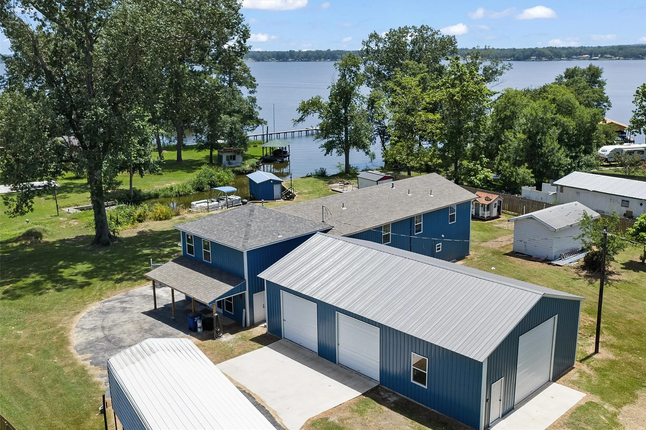 Single Family Residence For Sale in Panola County , 113 County Road 1844, Carthage, Texas 75633, 7 Bedroom, 4 Bathroom, Garage spaces, 4,350 Sqft, built in 1970, Price $679,000, mls#21338997, Real Estate Agent in Carthage, Homes For Sale in Panola county, Homes For Sale in Carthage, Realtor in Carthage Texas, Real Estate Brokerage Independent Realty Texas, Luminita Cordes Realtor