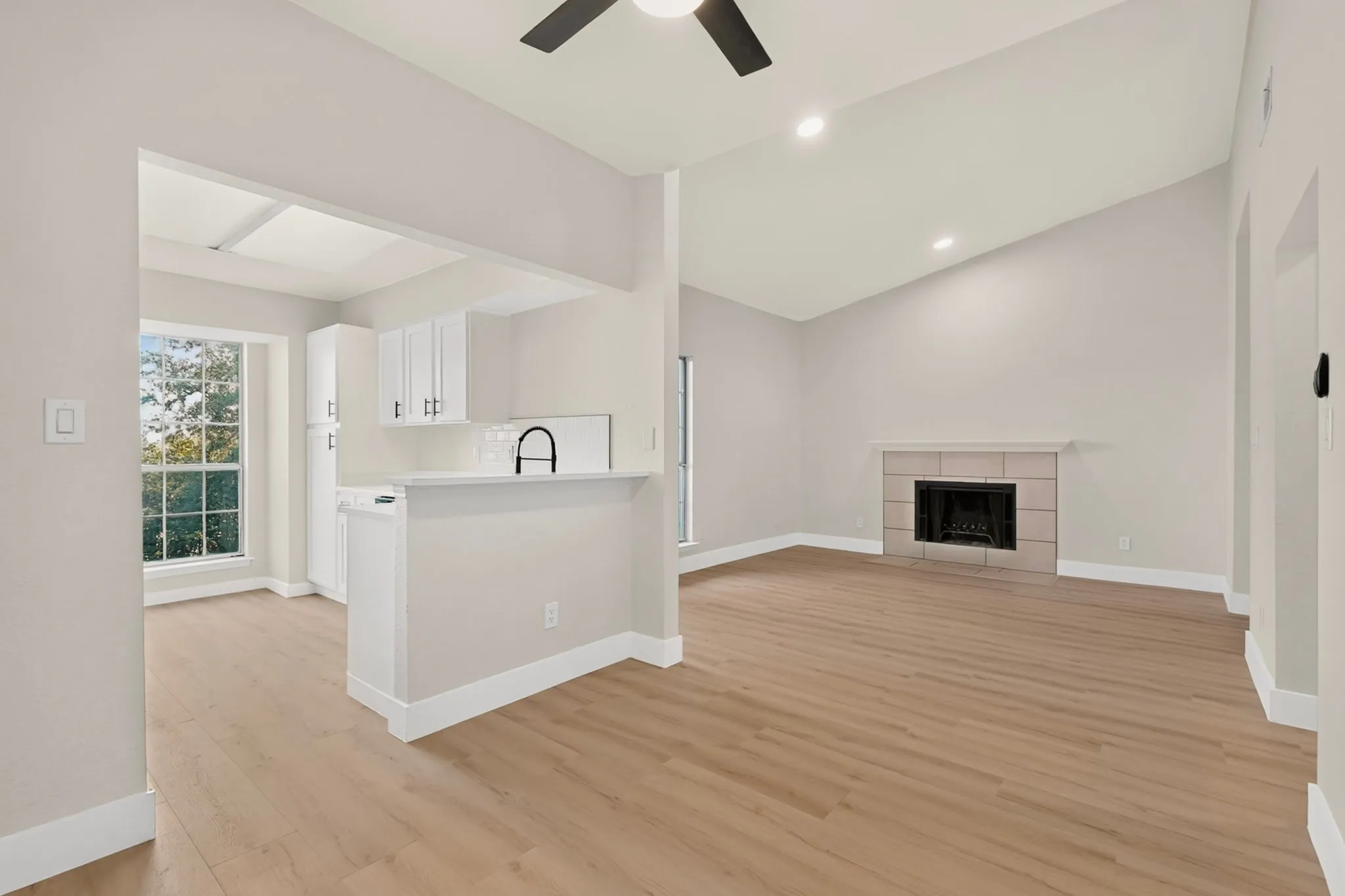 Condominium For Sale in Dallas County , 8600 Coppertowne Lane 1407, Dallas, Texas 75243, 1 Bedroom, 1 Bathroom, Garage spaces, 713 Sqft, built in 1983, mls#21338938, Real Estate Agent in Dallas, Homes For Sale in Dallas county, Homes For Sale in Dallas, Realtor in Dallas Texas, Real Estate Brokerage Independent Realty Texas, Luminita Cordes Realtor