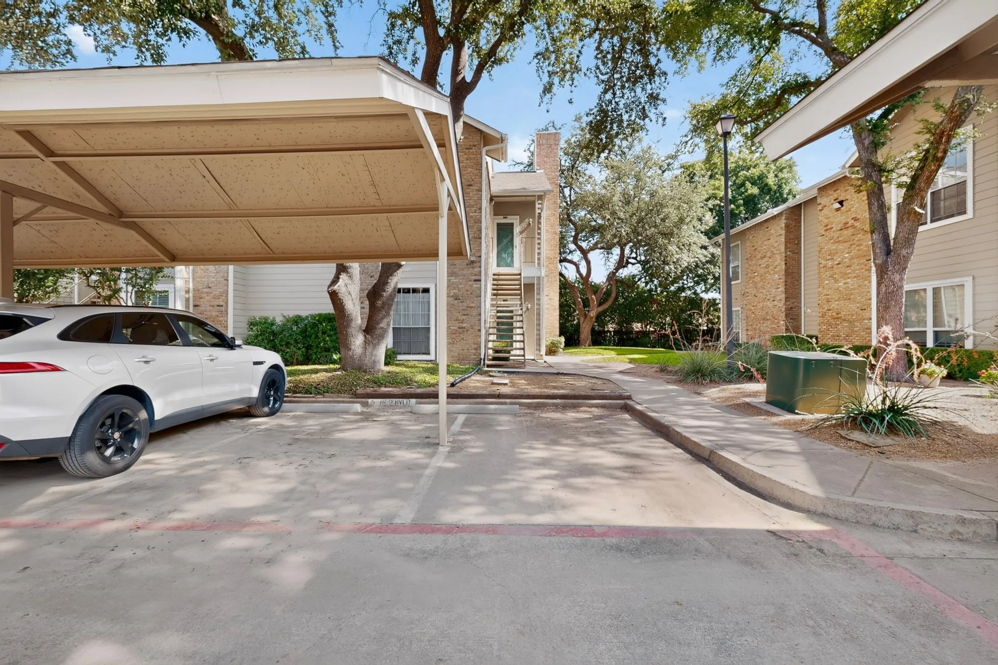 Condominium For Sale in Dallas County , 8600 Coppertowne Lane 1407, Dallas, Texas 75243, 1 Bedroom, 1 Bathroom, Garage spaces, 713 Sqft, built in 1983, mls#21338938, Real Estate Agent in Dallas, Homes For Sale in Dallas county, Homes For Sale in Dallas, Realtor in Dallas Texas, Real Estate Brokerage Independent Realty Texas, Luminita Cordes Realtor