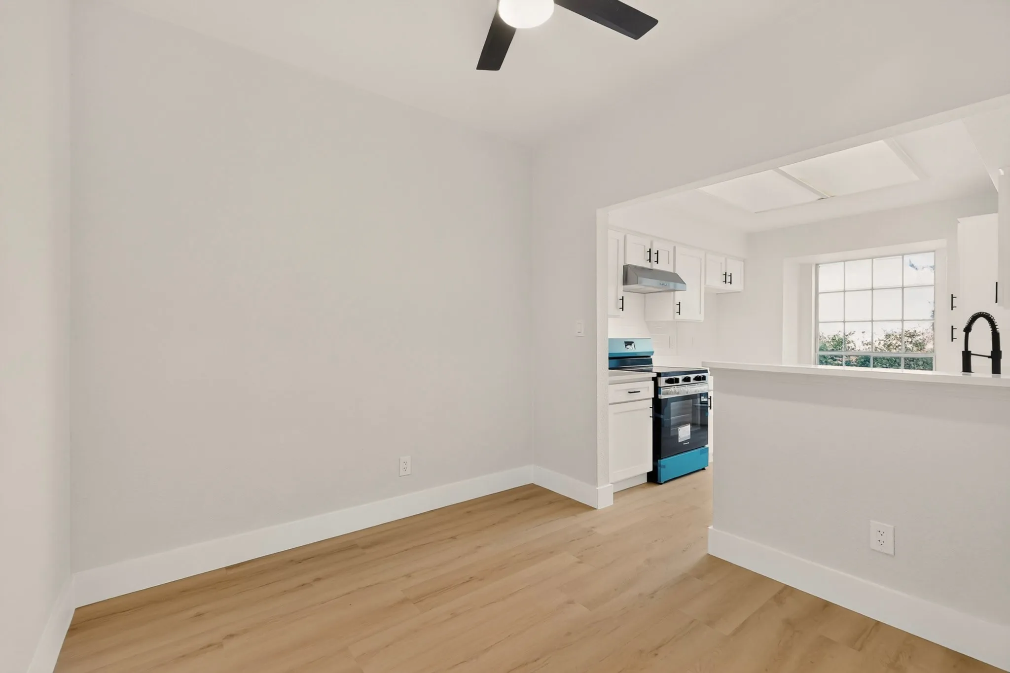 Condominium For Sale in Dallas County , 8600 Coppertowne Lane 1407, Dallas, Texas 75243, 1 Bedroom, 1 Bathroom, Garage spaces, 713 Sqft, built in 1983, mls#21338938, Real Estate Agent in Dallas, Homes For Sale in Dallas county, Homes For Sale in Dallas, Realtor in Dallas Texas, Real Estate Brokerage Independent Realty Texas, Luminita Cordes Realtor