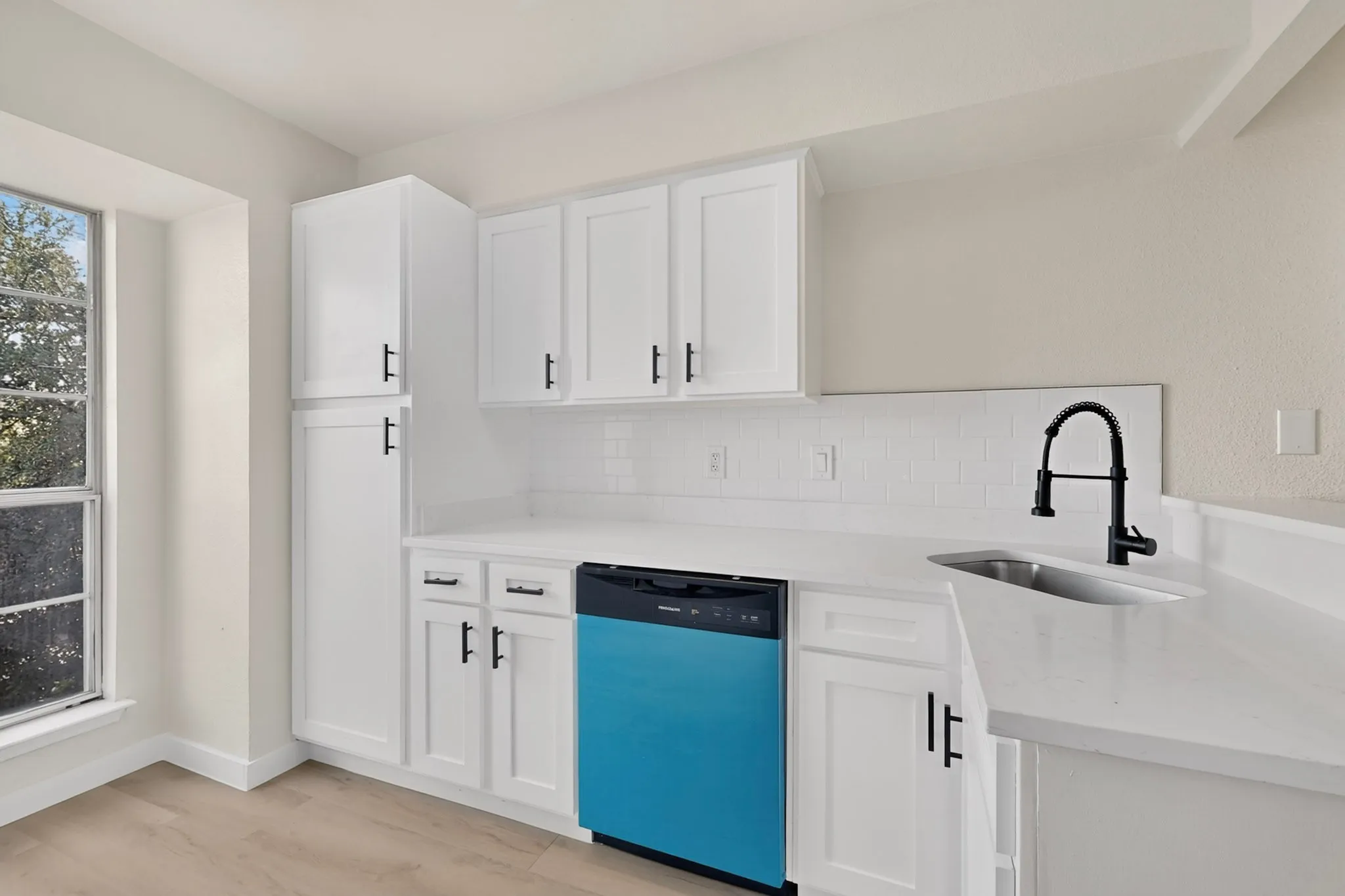 Condominium For Sale in Dallas County , 8600 Coppertowne Lane 1407, Dallas, Texas 75243, 1 Bedroom, 1 Bathroom, Garage spaces, 713 Sqft, built in 1983, mls#21338938, Real Estate Agent in Dallas, Homes For Sale in Dallas county, Homes For Sale in Dallas, Realtor in Dallas Texas, Real Estate Brokerage Independent Realty Texas, Luminita Cordes Realtor