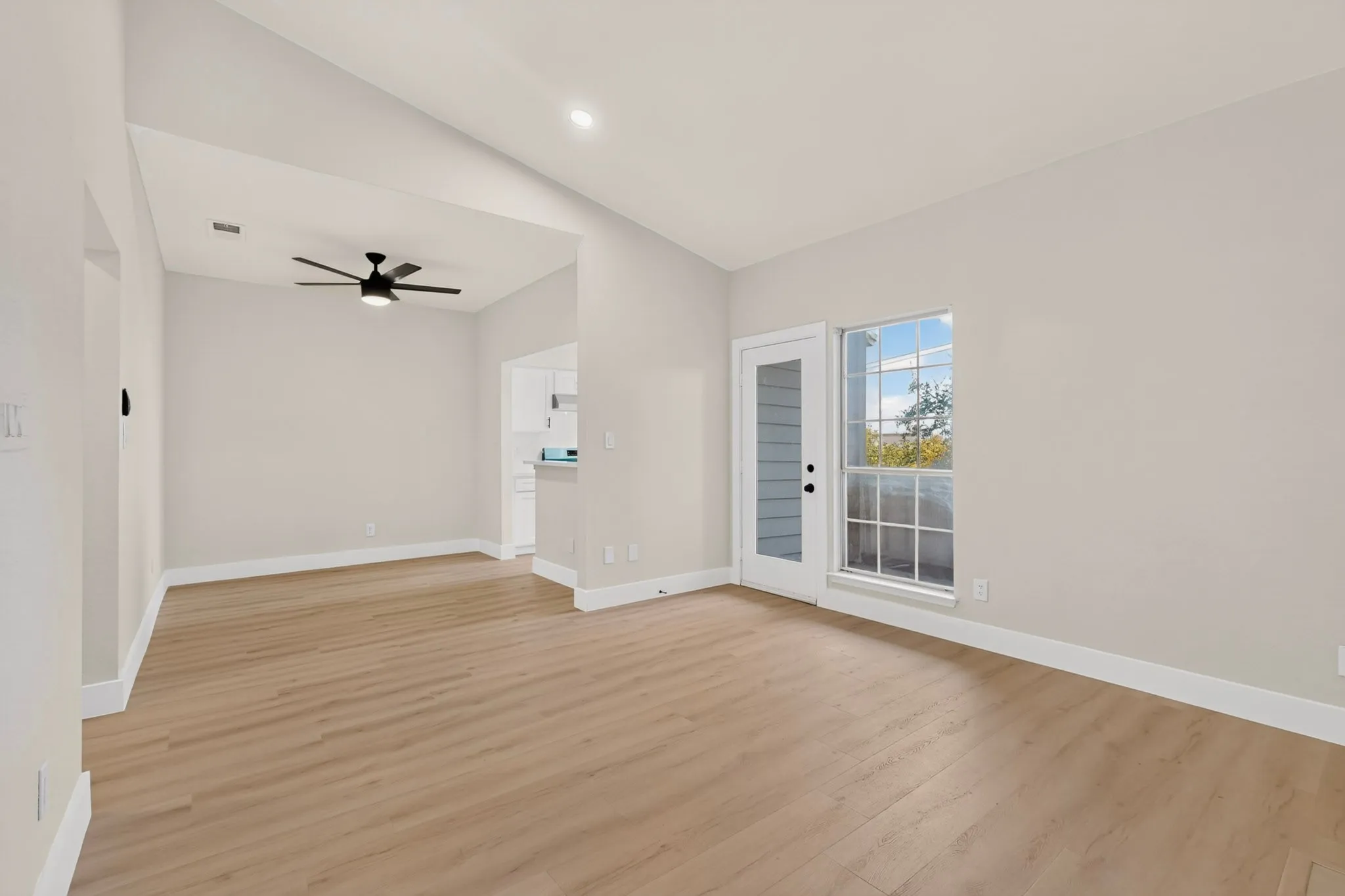 Condominium For Sale in Dallas County , 8600 Coppertowne Lane 1407, Dallas, Texas 75243, 1 Bedroom, 1 Bathroom, Garage spaces, 713 Sqft, built in 1983, mls#21338938, Real Estate Agent in Dallas, Homes For Sale in Dallas county, Homes For Sale in Dallas, Realtor in Dallas Texas, Real Estate Brokerage Independent Realty Texas, Luminita Cordes Realtor