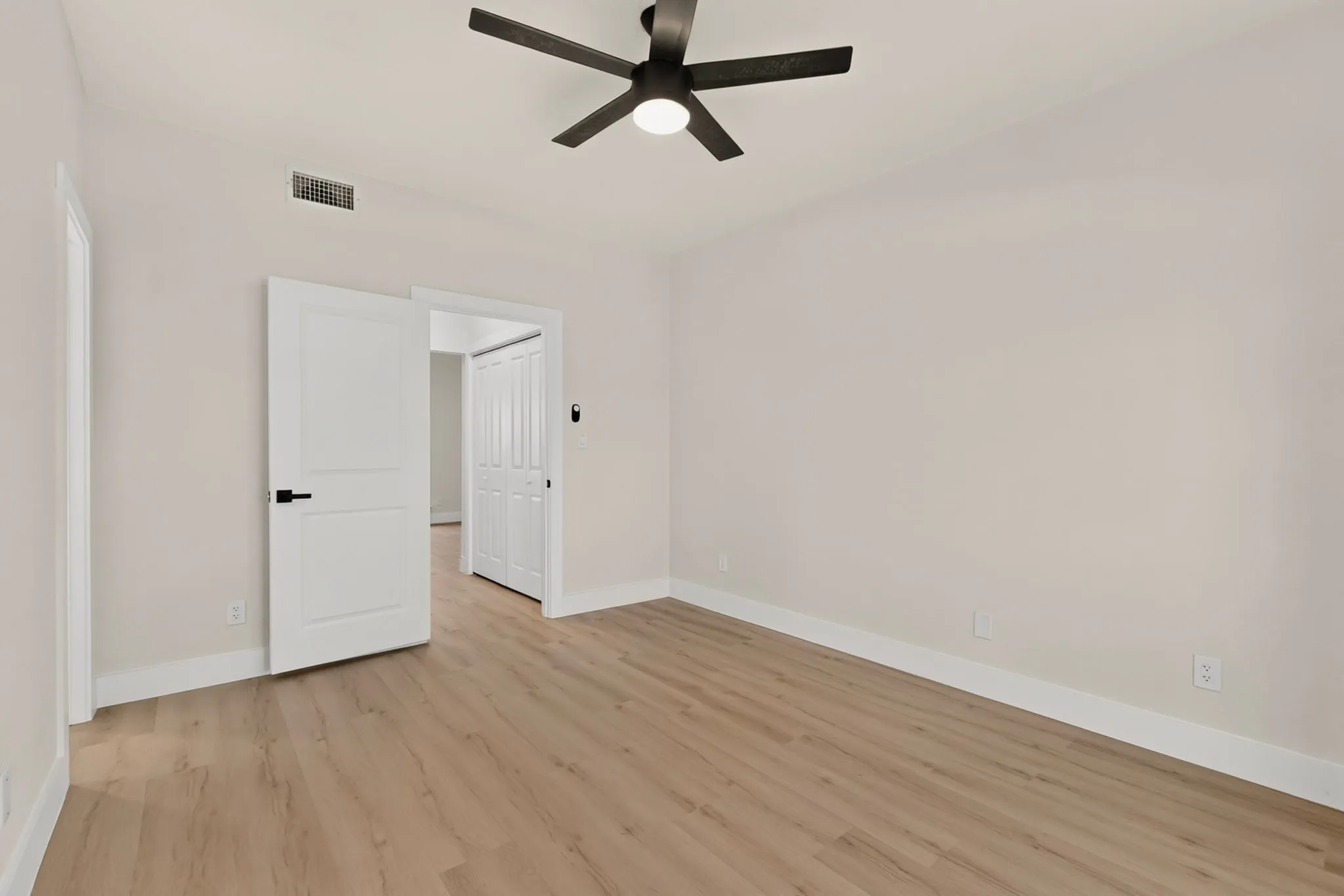Condominium For Sale in Dallas County , 8600 Coppertowne Lane 1407, Dallas, Texas 75243, 1 Bedroom, 1 Bathroom, Garage spaces, 713 Sqft, built in 1983, mls#21338938, Real Estate Agent in Dallas, Homes For Sale in Dallas county, Homes For Sale in Dallas, Realtor in Dallas Texas, Real Estate Brokerage Independent Realty Texas, Luminita Cordes Realtor