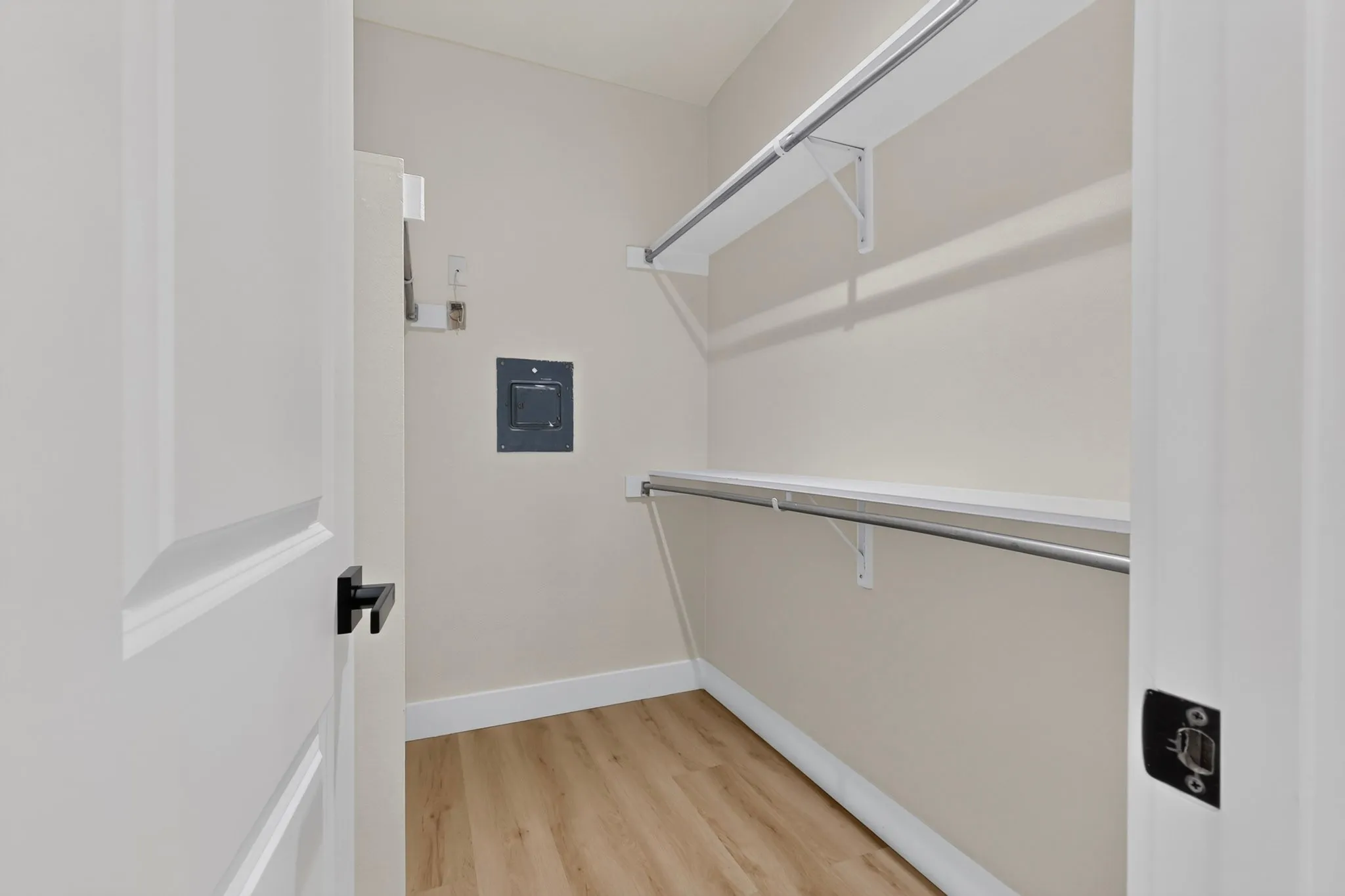 Condominium For Sale in Dallas County , 8600 Coppertowne Lane 1407, Dallas, Texas 75243, 1 Bedroom, 1 Bathroom, Garage spaces, 713 Sqft, built in 1983, mls#21338938, Real Estate Agent in Dallas, Homes For Sale in Dallas county, Homes For Sale in Dallas, Realtor in Dallas Texas, Real Estate Brokerage Independent Realty Texas, Luminita Cordes Realtor