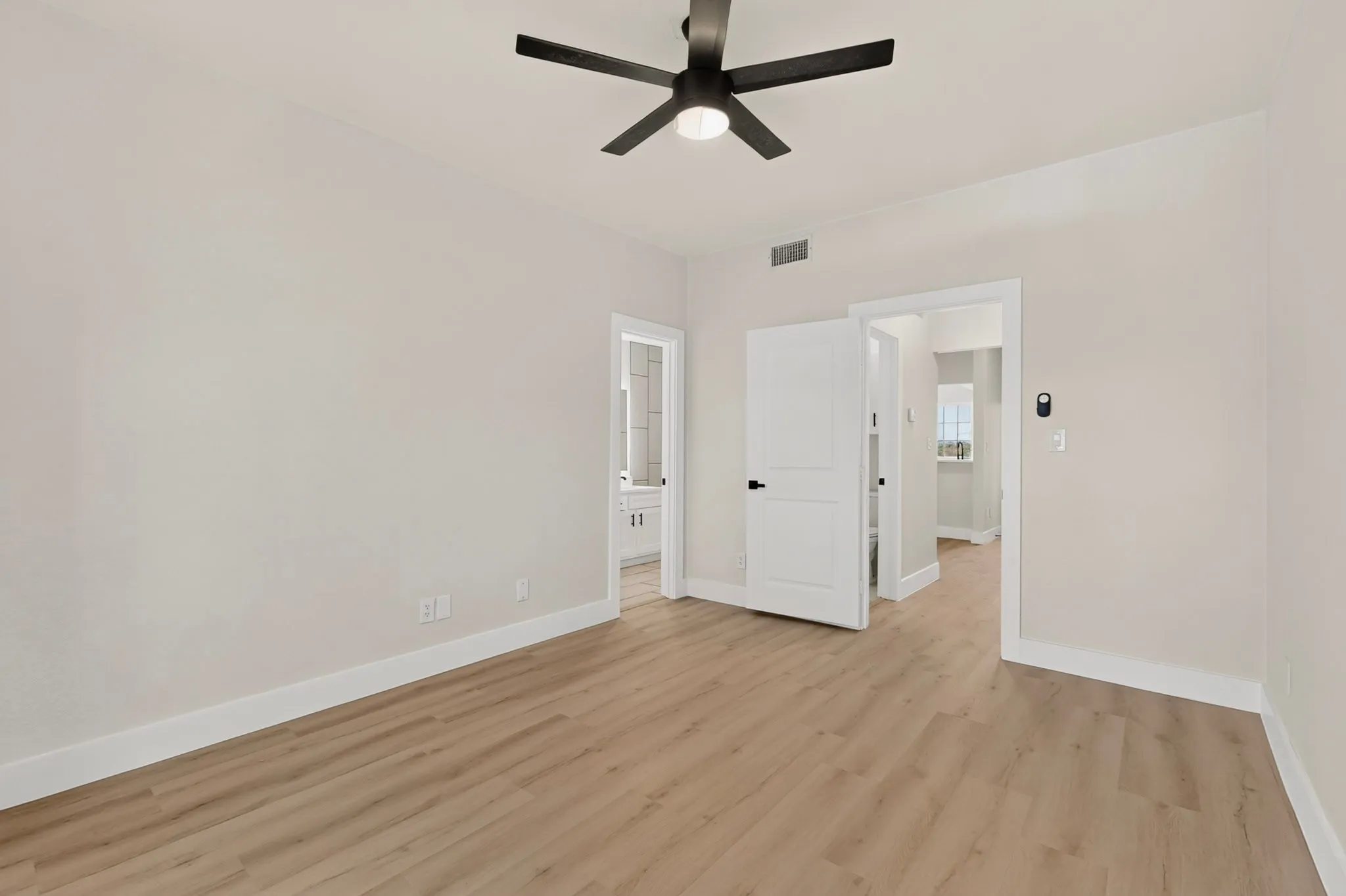 Condominium For Sale in Dallas County , 8600 Coppertowne Lane 1407, Dallas, Texas 75243, 1 Bedroom, 1 Bathroom, Garage spaces, 713 Sqft, built in 1983, mls#21338938, Real Estate Agent in Dallas, Homes For Sale in Dallas county, Homes For Sale in Dallas, Realtor in Dallas Texas, Real Estate Brokerage Independent Realty Texas, Luminita Cordes Realtor