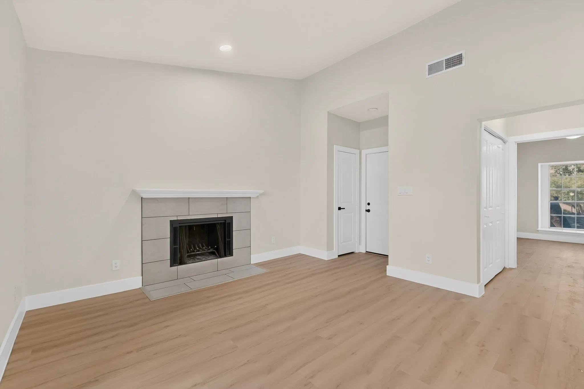 Condominium For Sale in Dallas County , 8600 Coppertowne Lane 1407, Dallas, Texas 75243, 1 Bedroom, 1 Bathroom, Garage spaces, 713 Sqft, built in 1983, mls#21338938, Real Estate Agent in Dallas, Homes For Sale in Dallas county, Homes For Sale in Dallas, Realtor in Dallas Texas, Real Estate Brokerage Independent Realty Texas, Luminita Cordes Realtor