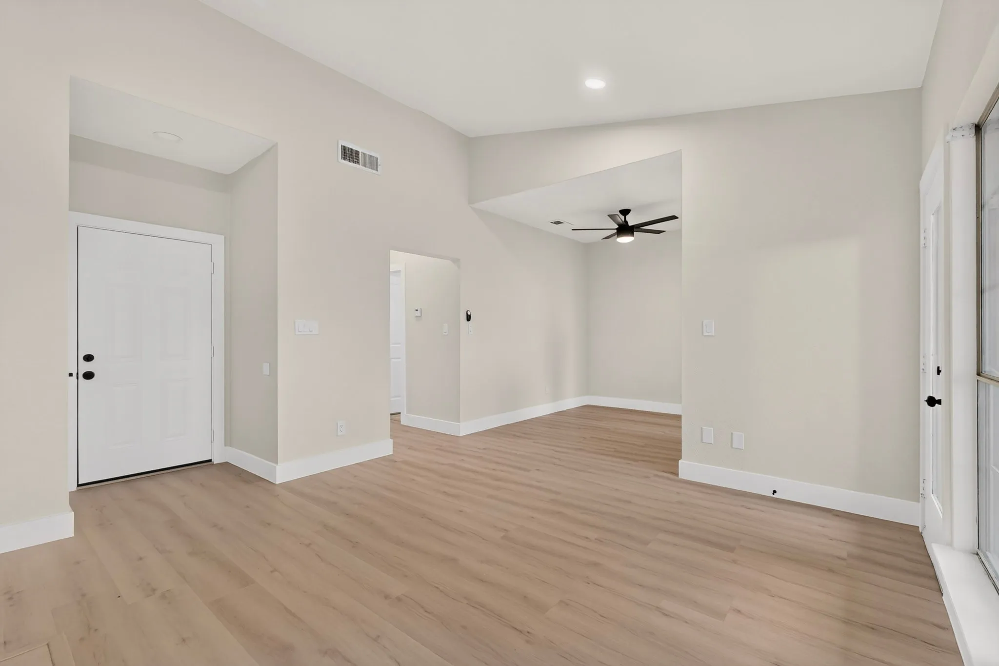Condominium For Sale in Dallas County , 8600 Coppertowne Lane 1407, Dallas, Texas 75243, 1 Bedroom, 1 Bathroom, Garage spaces, 713 Sqft, built in 1983, mls#21338938, Real Estate Agent in Dallas, Homes For Sale in Dallas county, Homes For Sale in Dallas, Realtor in Dallas Texas, Real Estate Brokerage Independent Realty Texas, Luminita Cordes Realtor