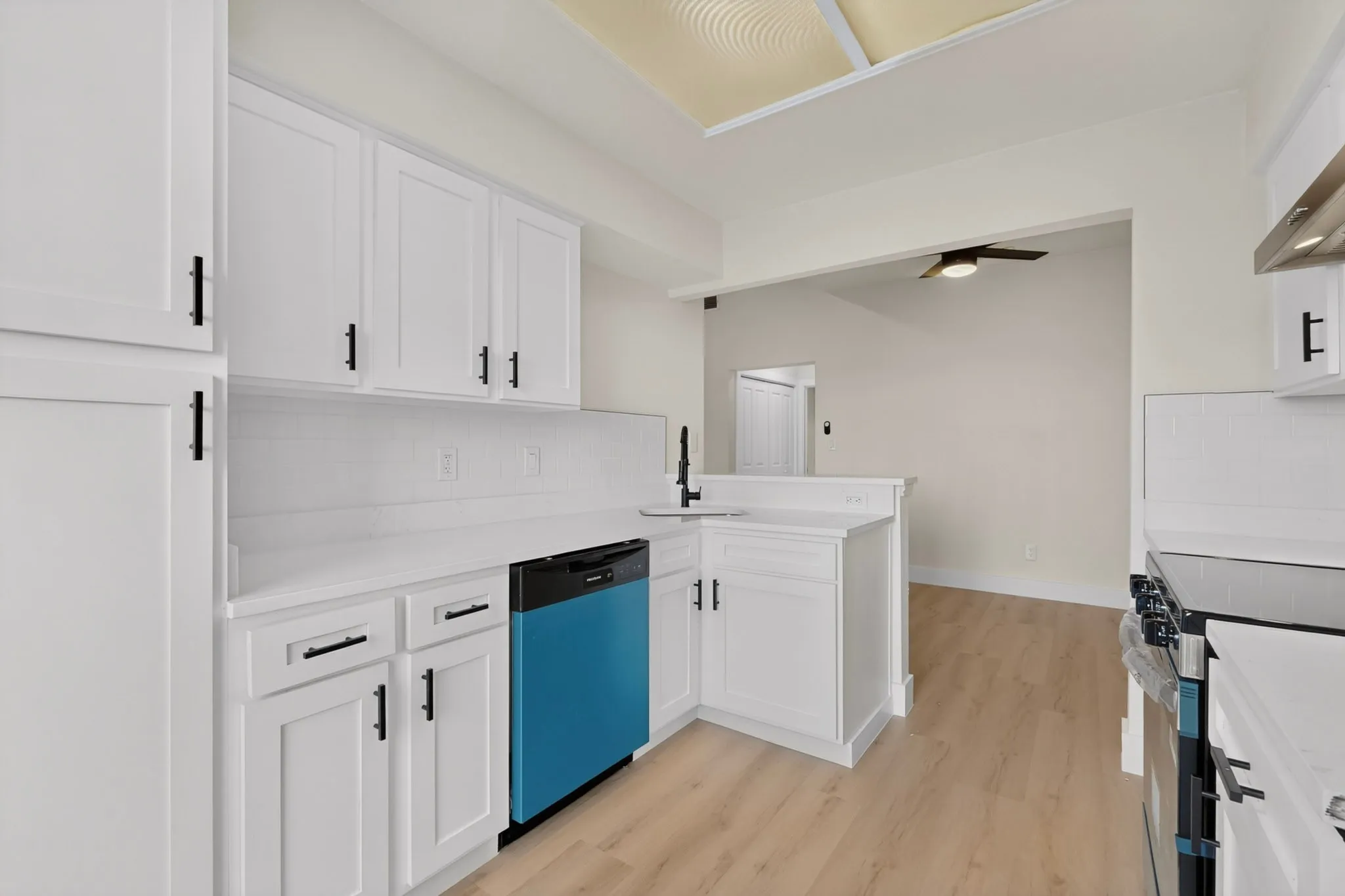 Condominium For Sale in Dallas County , 8600 Coppertowne Lane 1407, Dallas, Texas 75243, 1 Bedroom, 1 Bathroom, Garage spaces, 713 Sqft, built in 1983, mls#21338938, Real Estate Agent in Dallas, Homes For Sale in Dallas county, Homes For Sale in Dallas, Realtor in Dallas Texas, Real Estate Brokerage Independent Realty Texas, Luminita Cordes Realtor