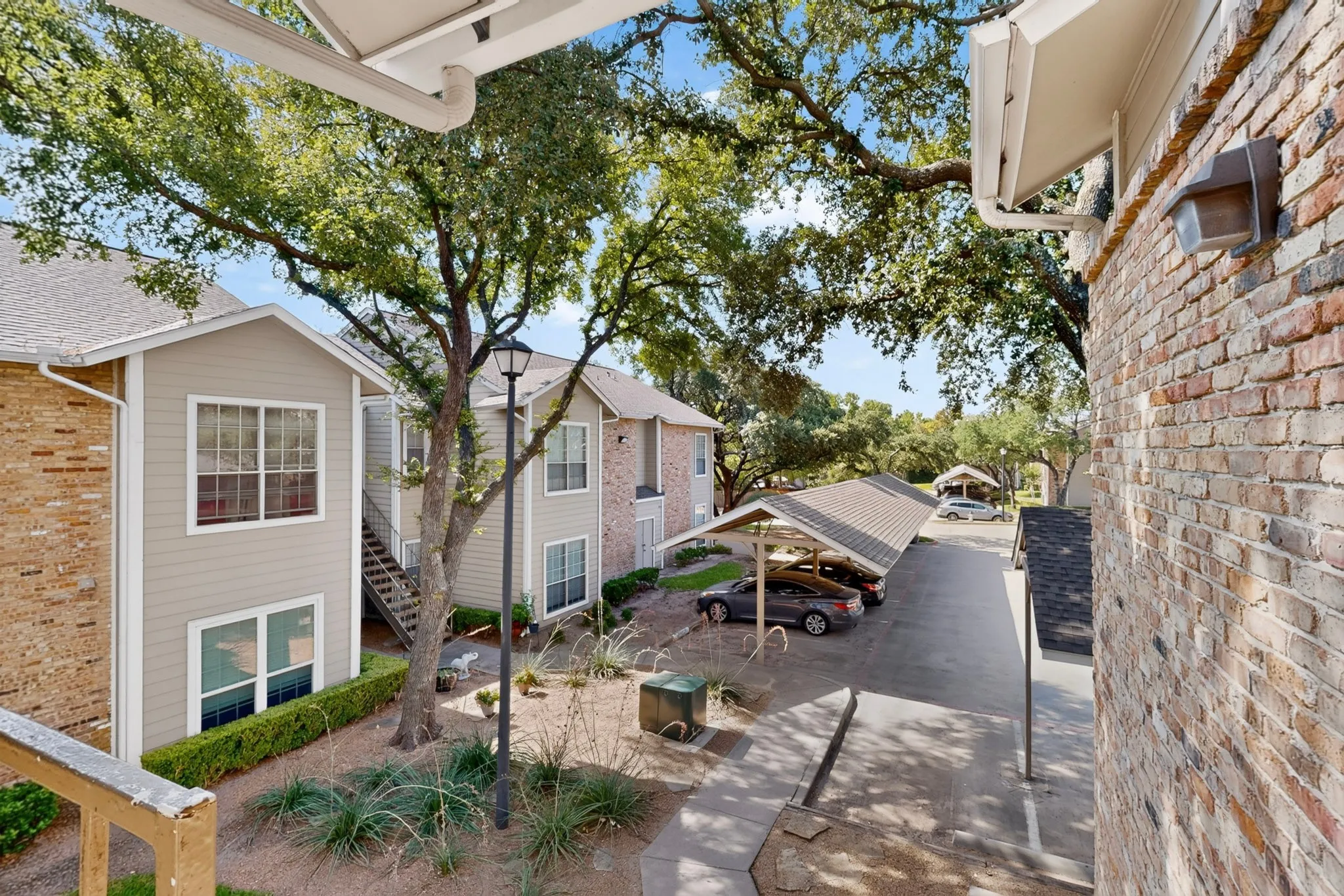 Condominium For Sale in Dallas County , 8600 Coppertowne Lane 1407, Dallas, Texas 75243, 1 Bedroom, 1 Bathroom, Garage spaces, 713 Sqft, built in 1983, mls#21338938, Real Estate Agent in Dallas, Homes For Sale in Dallas county, Homes For Sale in Dallas, Realtor in Dallas Texas, Real Estate Brokerage Independent Realty Texas, Luminita Cordes Realtor