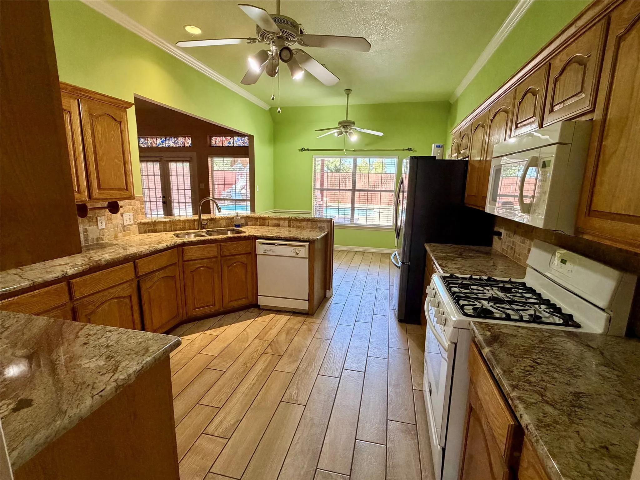 Single Family Residence For Sale in Ellis County , 7830 Mavis Avenue, Waxahachie, Texas 75167, 3 Bedroom, 4 Bathroom, 2 Garage spaces, 2,378 Sqft, built in 2000, mls#21337427, Real Estate Agent in Waxahachie, Homes For Sale in Ellis county, Homes For Sale in Waxahachie, Realtor in Waxahachie Texas, Real Estate Brokerage Independent Realty Texas, Luminita Cordes Realtor