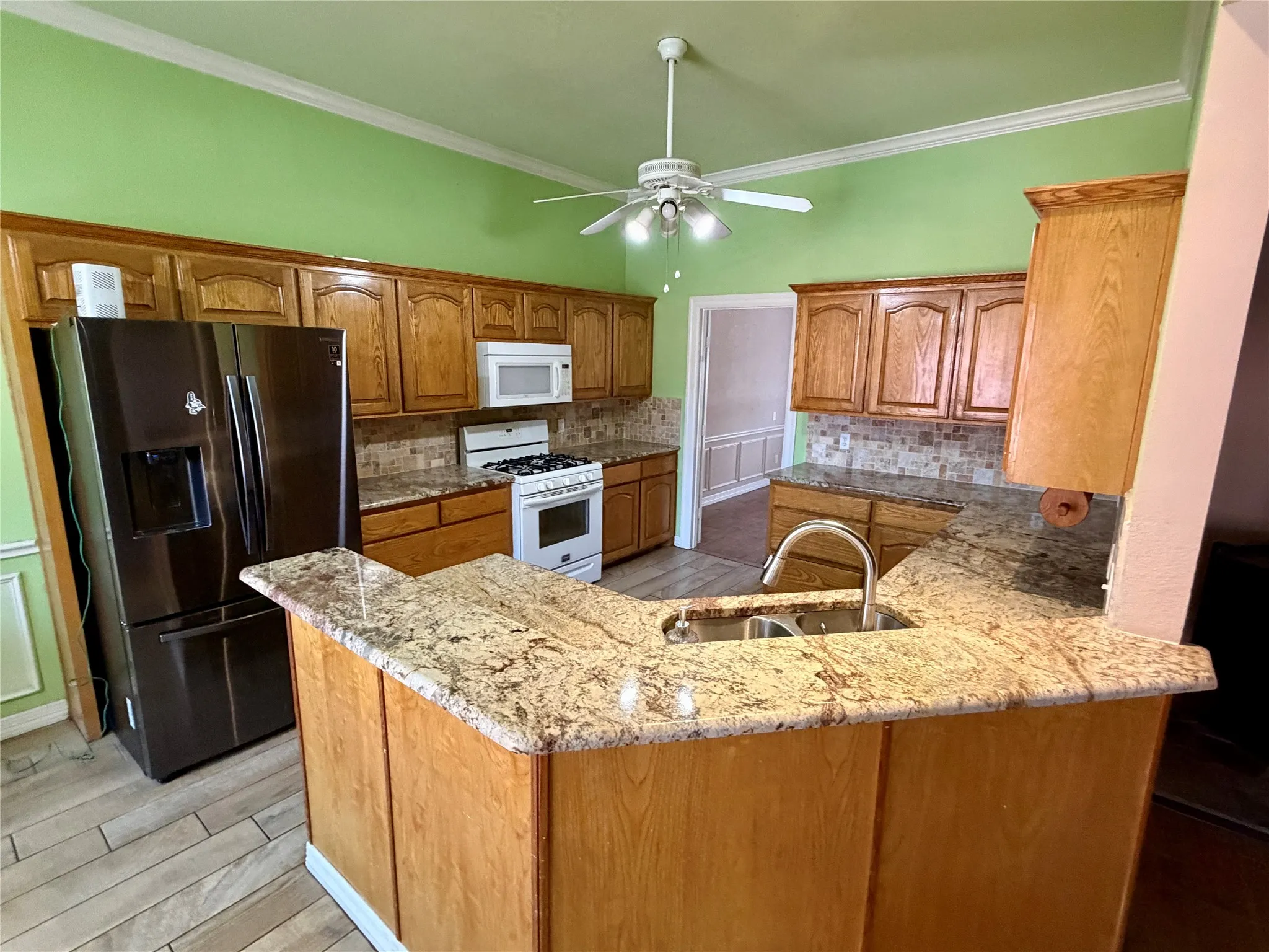 Single Family Residence For Sale in Ellis County , 7830 Mavis Avenue, Waxahachie, Texas 75167, 3 Bedroom, 4 Bathroom, 2 Garage spaces, 2,378 Sqft, built in 2000, mls#21337427, Real Estate Agent in Waxahachie, Homes For Sale in Ellis county, Homes For Sale in Waxahachie, Realtor in Waxahachie Texas, Real Estate Brokerage Independent Realty Texas, Luminita Cordes Realtor