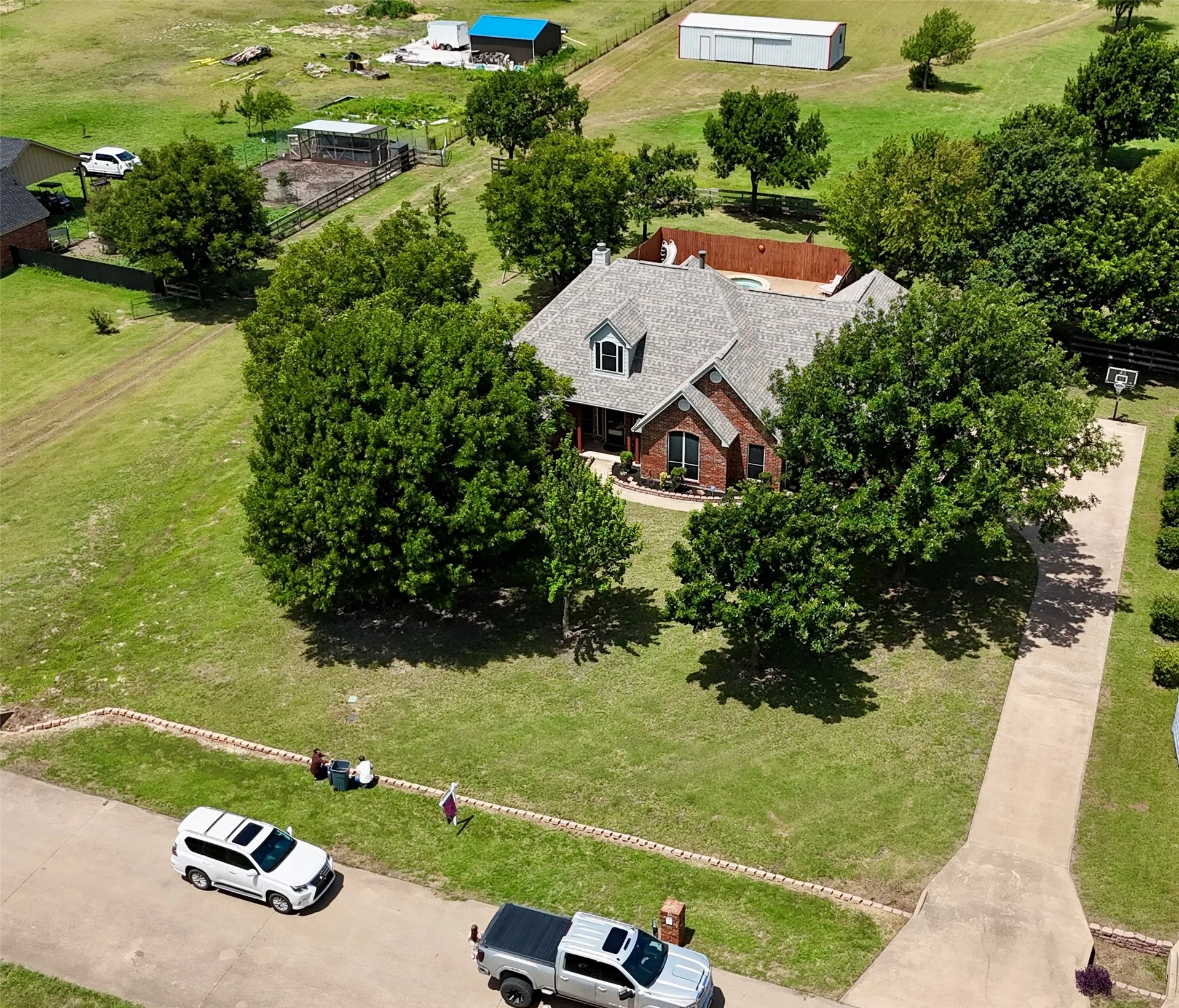Single Family Residence For Sale in Ellis County , 7830 Mavis Avenue, Waxahachie, Texas 75167, 3 Bedroom, 4 Bathroom, 2 Garage spaces, 2,378 Sqft, built in 2000, mls#21337427, Real Estate Agent in Waxahachie, Homes For Sale in Ellis county, Homes For Sale in Waxahachie, Realtor in Waxahachie Texas, Real Estate Brokerage Independent Realty Texas, Luminita Cordes Realtor