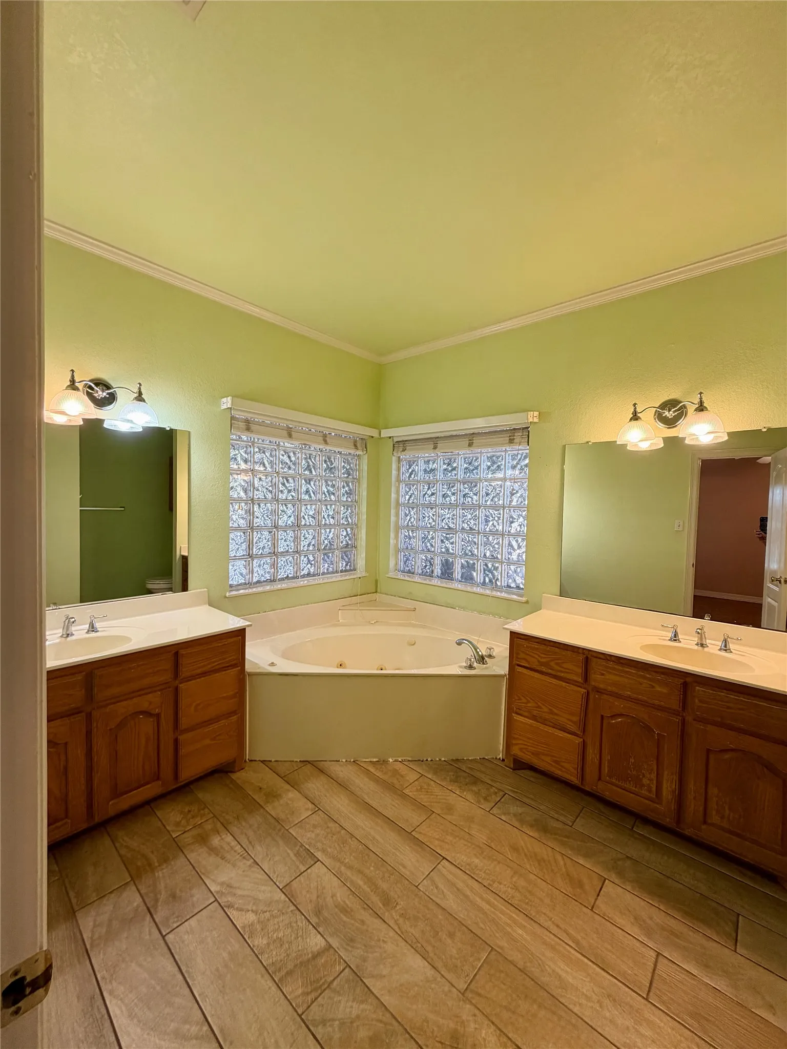 Single Family Residence For Sale in Ellis County , 7830 Mavis Avenue, Waxahachie, Texas 75167, 3 Bedroom, 4 Bathroom, 2 Garage spaces, 2,378 Sqft, built in 2000, mls#21337427, Real Estate Agent in Waxahachie, Homes For Sale in Ellis county, Homes For Sale in Waxahachie, Realtor in Waxahachie Texas, Real Estate Brokerage Independent Realty Texas, Luminita Cordes Realtor