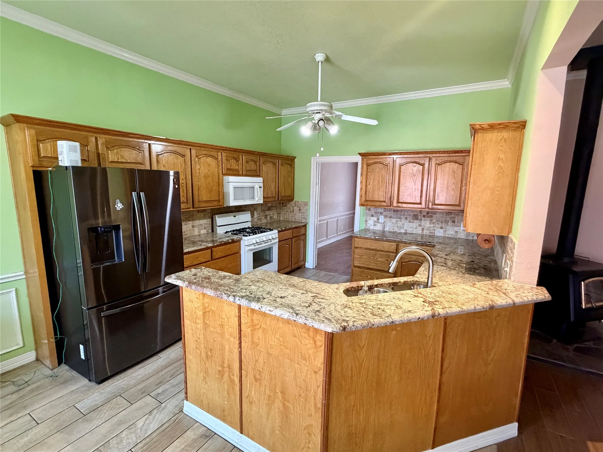 Single Family Residence For Sale in Ellis County , 7830 Mavis Avenue, Waxahachie, Texas 75167, 3 Bedroom, 4 Bathroom, 2 Garage spaces, 2,378 Sqft, built in 2000, mls#21337427, Real Estate Agent in Waxahachie, Homes For Sale in Ellis county, Homes For Sale in Waxahachie, Realtor in Waxahachie Texas, Real Estate Brokerage Independent Realty Texas, Luminita Cordes Realtor