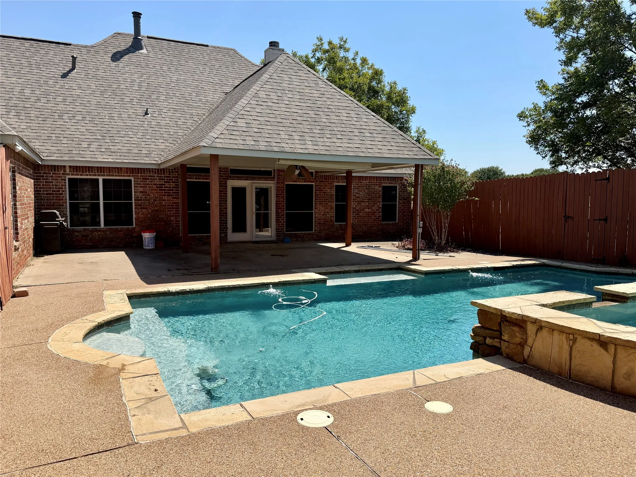 Single Family Residence For Sale in Ellis County , 7830 Mavis Avenue, Waxahachie, Texas 75167, 3 Bedroom, 4 Bathroom, 2 Garage spaces, 2,378 Sqft, built in 2000, mls#21337427, Real Estate Agent in Waxahachie, Homes For Sale in Ellis county, Homes For Sale in Waxahachie, Realtor in Waxahachie Texas, Real Estate Brokerage Independent Realty Texas, Luminita Cordes Realtor