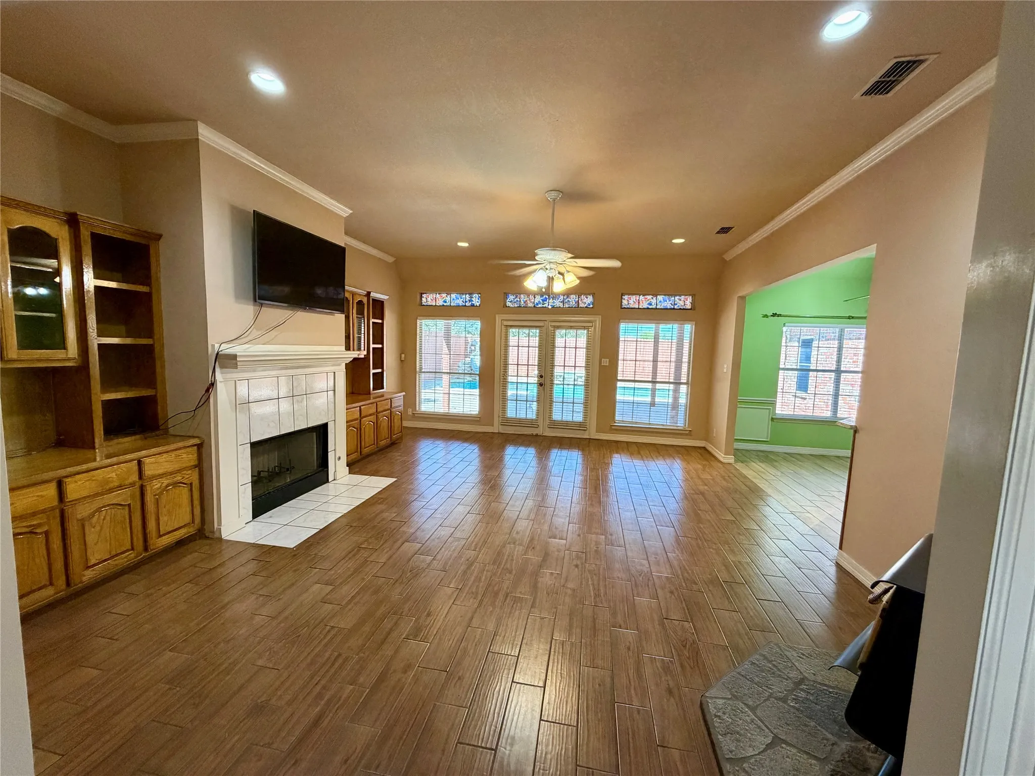 Single Family Residence For Sale in Ellis County , 7830 Mavis Avenue, Waxahachie, Texas 75167, 3 Bedroom, 4 Bathroom, 2 Garage spaces, 2,378 Sqft, built in 2000, mls#21337427, Real Estate Agent in Waxahachie, Homes For Sale in Ellis county, Homes For Sale in Waxahachie, Realtor in Waxahachie Texas, Real Estate Brokerage Independent Realty Texas, Luminita Cordes Realtor