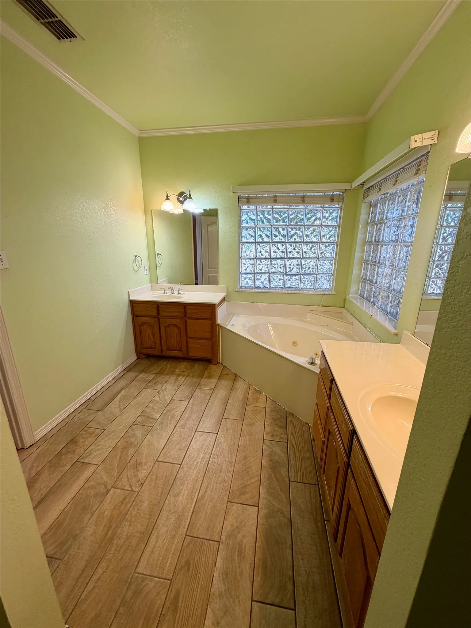Single Family Residence For Sale in Ellis County , 7830 Mavis Avenue, Waxahachie, Texas 75167, 3 Bedroom, 4 Bathroom, 2 Garage spaces, 2,378 Sqft, built in 2000, mls#21337427, Real Estate Agent in Waxahachie, Homes For Sale in Ellis county, Homes For Sale in Waxahachie, Realtor in Waxahachie Texas, Real Estate Brokerage Independent Realty Texas, Luminita Cordes Realtor