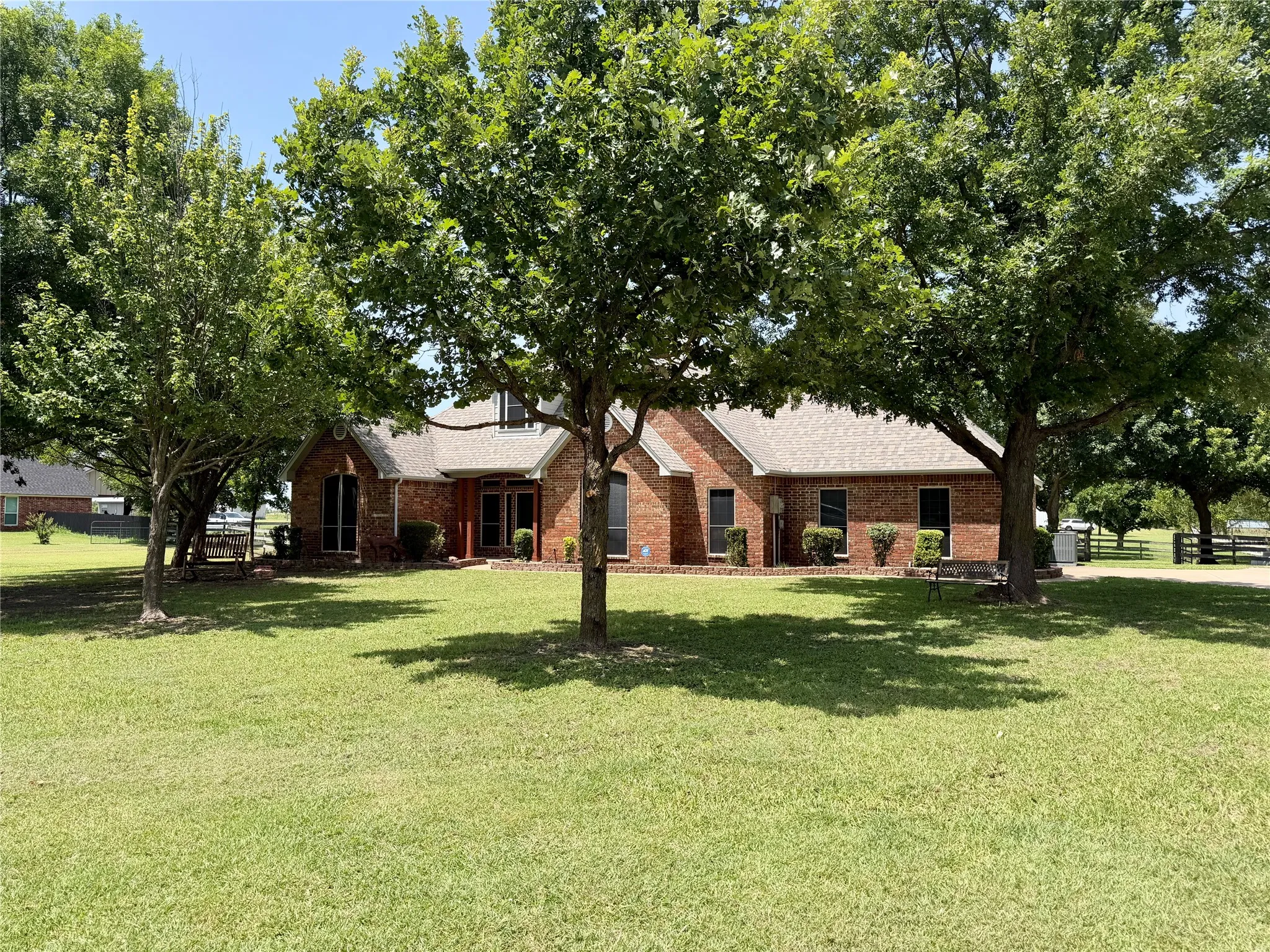 Single Family Residence For Sale in Ellis County , 7830 Mavis Avenue, Waxahachie, Texas 75167, 3 Bedroom, 4 Bathroom, 2 Garage spaces, 2,378 Sqft, built in 2000, mls#21337427, Real Estate Agent in Waxahachie, Homes For Sale in Ellis county, Homes For Sale in Waxahachie, Realtor in Waxahachie Texas, Real Estate Brokerage Independent Realty Texas, Luminita Cordes Realtor