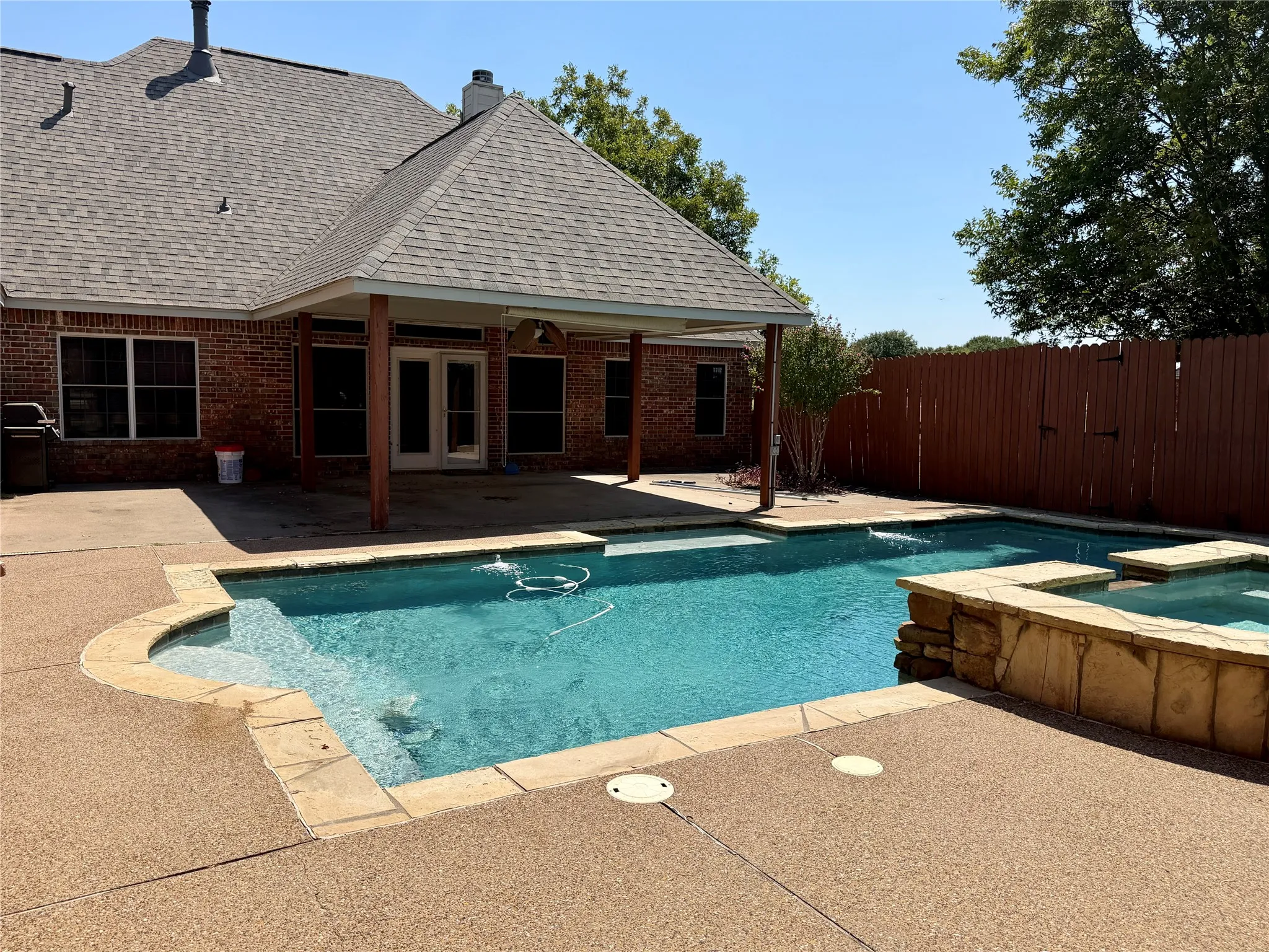 Single Family Residence For Sale in Ellis County , 7830 Mavis Avenue, Waxahachie, Texas 75167, 3 Bedroom, 4 Bathroom, 2 Garage spaces, 2,378 Sqft, built in 2000, mls#21337427, Real Estate Agent in Waxahachie, Homes For Sale in Ellis county, Homes For Sale in Waxahachie, Realtor in Waxahachie Texas, Real Estate Brokerage Independent Realty Texas, Luminita Cordes Realtor