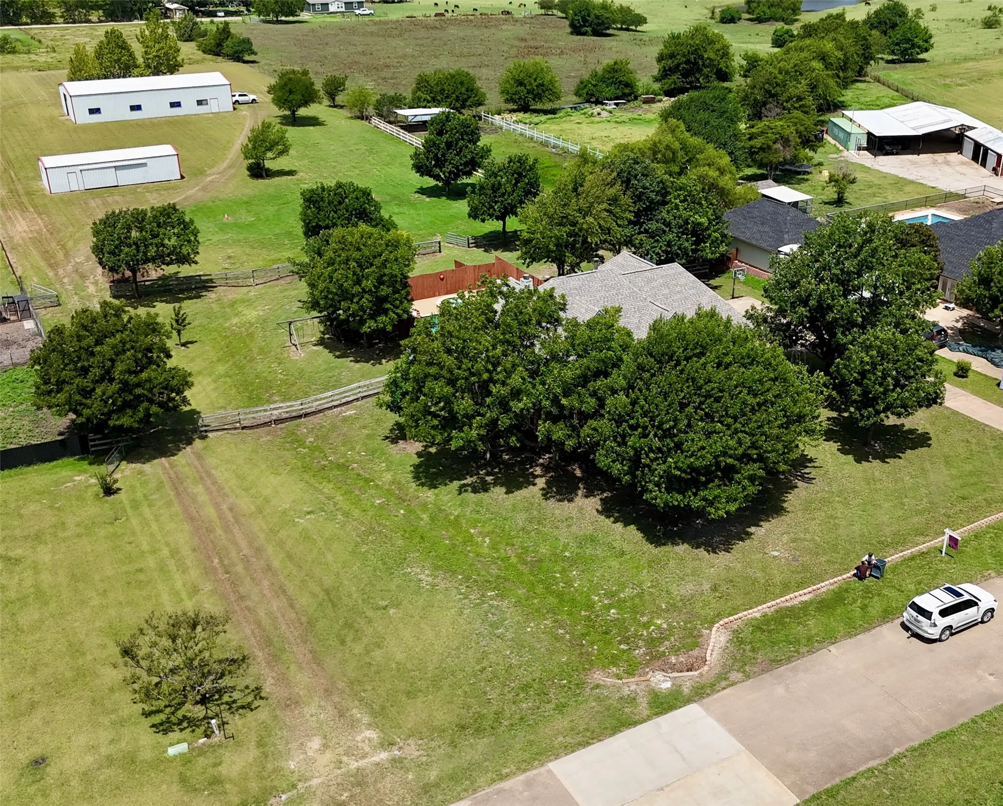 Single Family Residence For Sale in Ellis County , 7830 Mavis Avenue, Waxahachie, Texas 75167, 3 Bedroom, 4 Bathroom, 2 Garage spaces, 2,378 Sqft, built in 2000, mls#21337427, Real Estate Agent in Waxahachie, Homes For Sale in Ellis county, Homes For Sale in Waxahachie, Realtor in Waxahachie Texas, Real Estate Brokerage Independent Realty Texas, Luminita Cordes Realtor