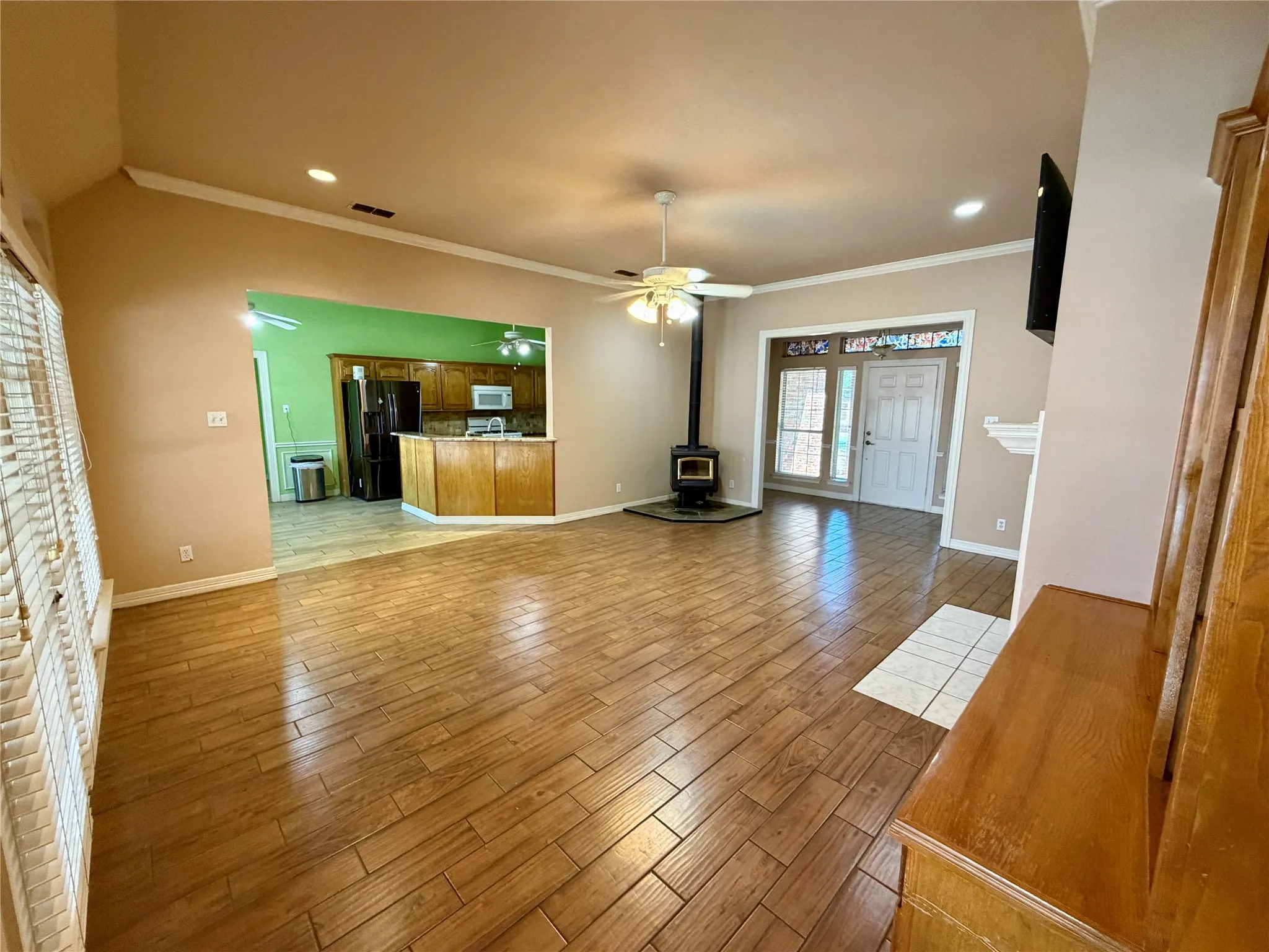 Single Family Residence For Sale in Ellis County , 7830 Mavis Avenue, Waxahachie, Texas 75167, 3 Bedroom, 4 Bathroom, 2 Garage spaces, 2,378 Sqft, built in 2000, mls#21337427, Real Estate Agent in Waxahachie, Homes For Sale in Ellis county, Homes For Sale in Waxahachie, Realtor in Waxahachie Texas, Real Estate Brokerage Independent Realty Texas, Luminita Cordes Realtor