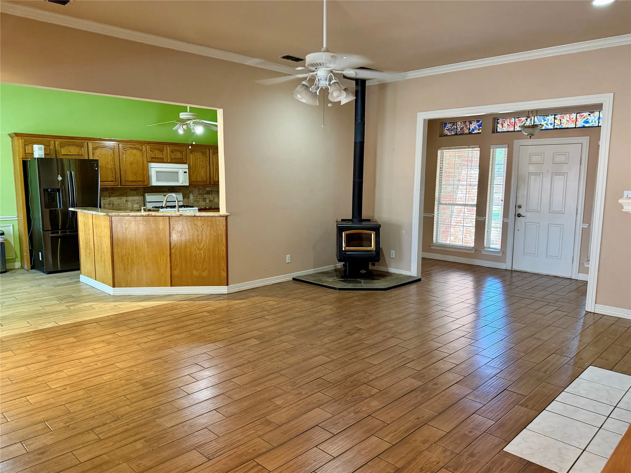 Single Family Residence For Sale in Ellis County , 7830 Mavis Avenue, Waxahachie, Texas 75167, 3 Bedroom, 4 Bathroom, 2 Garage spaces, 2,378 Sqft, built in 2000, mls#21337427, Real Estate Agent in Waxahachie, Homes For Sale in Ellis county, Homes For Sale in Waxahachie, Realtor in Waxahachie Texas, Real Estate Brokerage Independent Realty Texas, Luminita Cordes Realtor