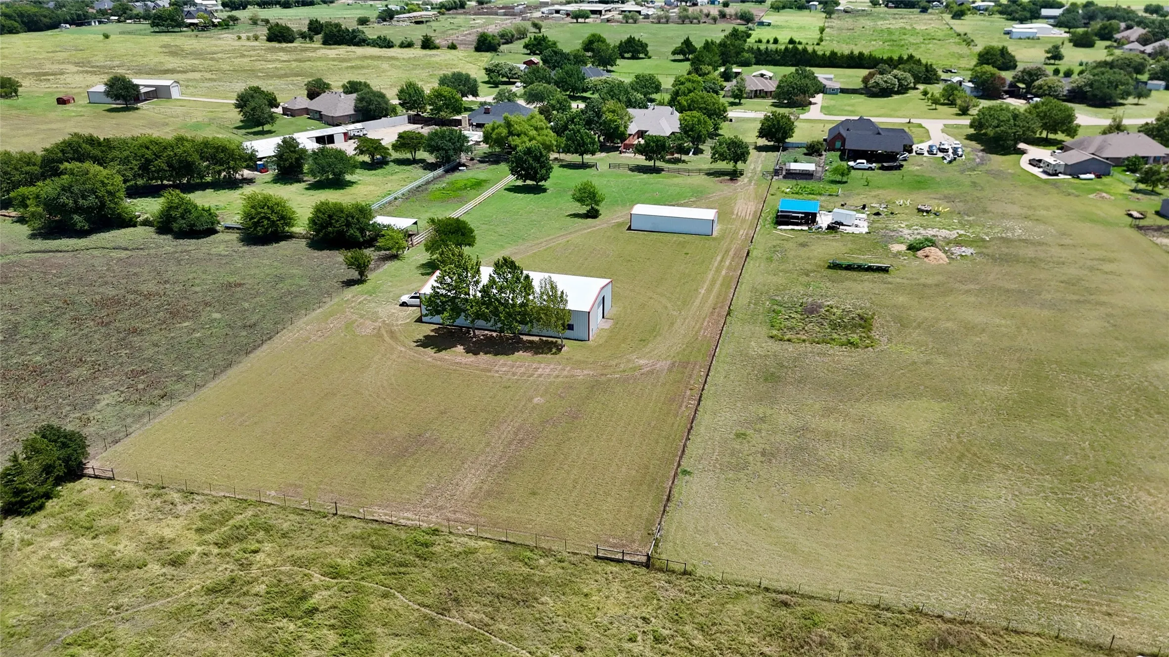 Single Family Residence For Sale in Ellis County , 7830 Mavis Avenue, Waxahachie, Texas 75167, 3 Bedroom, 4 Bathroom, 2 Garage spaces, 2,378 Sqft, built in 2000, mls#21337427, Real Estate Agent in Waxahachie, Homes For Sale in Ellis county, Homes For Sale in Waxahachie, Realtor in Waxahachie Texas, Real Estate Brokerage Independent Realty Texas, Luminita Cordes Realtor