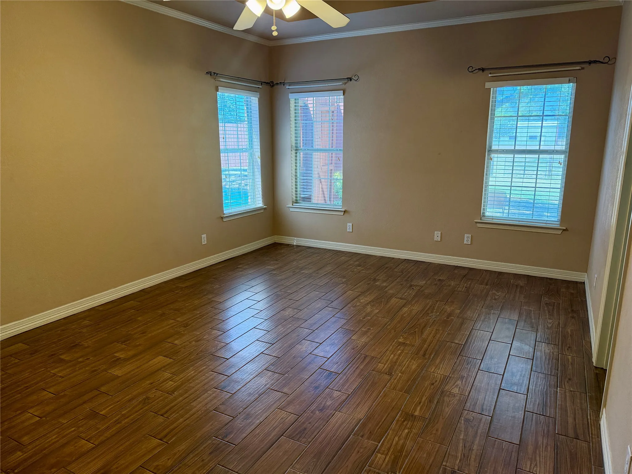 Single Family Residence For Sale in Ellis County , 7830 Mavis Avenue, Waxahachie, Texas 75167, 3 Bedroom, 4 Bathroom, 2 Garage spaces, 2,378 Sqft, built in 2000, mls#21337427, Real Estate Agent in Waxahachie, Homes For Sale in Ellis county, Homes For Sale in Waxahachie, Realtor in Waxahachie Texas, Real Estate Brokerage Independent Realty Texas, Luminita Cordes Realtor