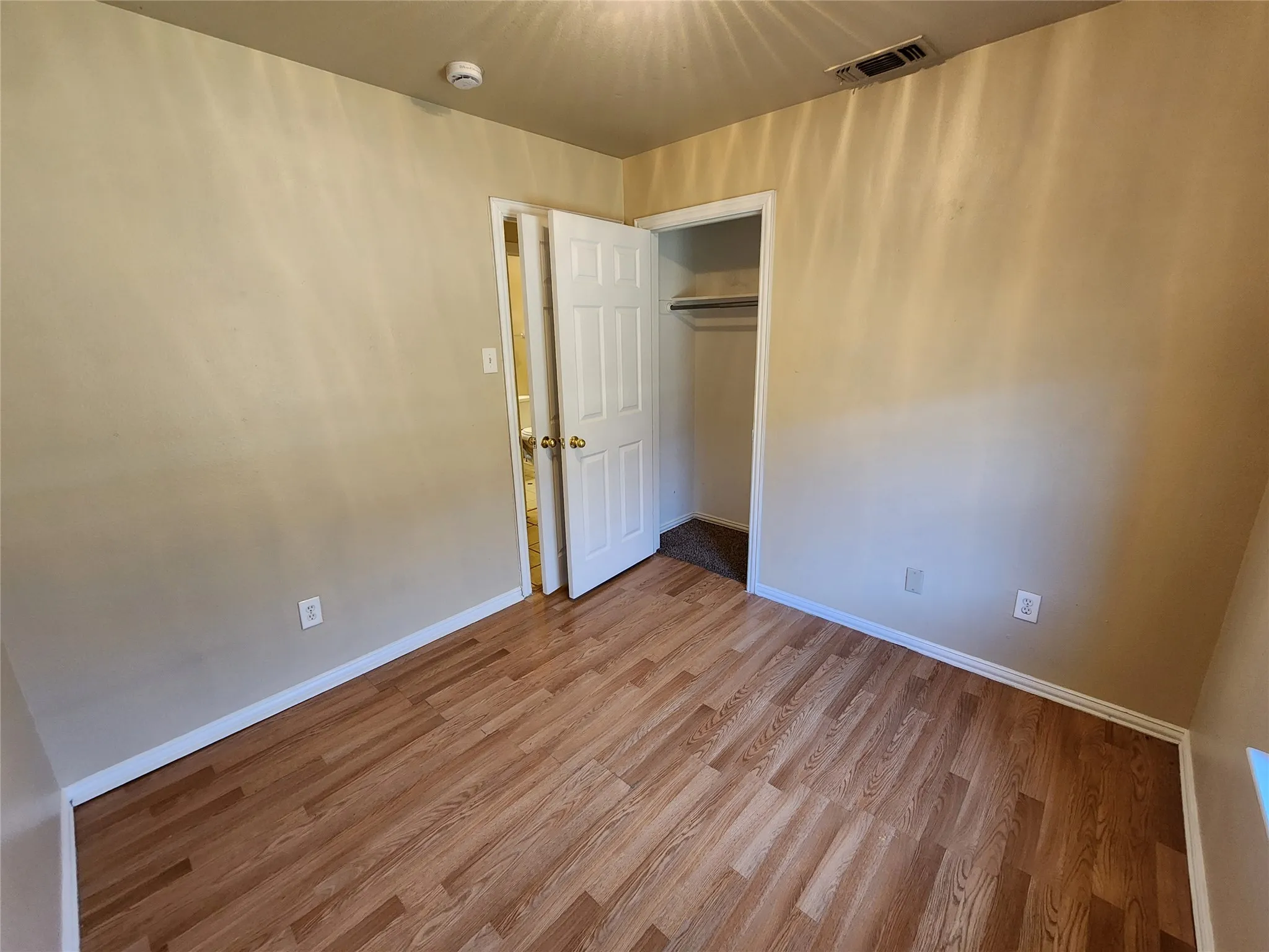 Duplex For Rent in Tarrant County , 939 Baker Street, Fort Worth, Texas 76104, 3 Bedroom, 2 Bathroom, 1 Garage spaces, 992 Sqft, built in 2005, mls#21339014, Real Estate Agent in Fort Worth, Homes For Rent in Tarrant county, Homes For Rent in Fort Worth, Realtor in Fort Worth Texas, Real Estate Brokerage Independent Realty Texas, Luminita Cordes Realtor