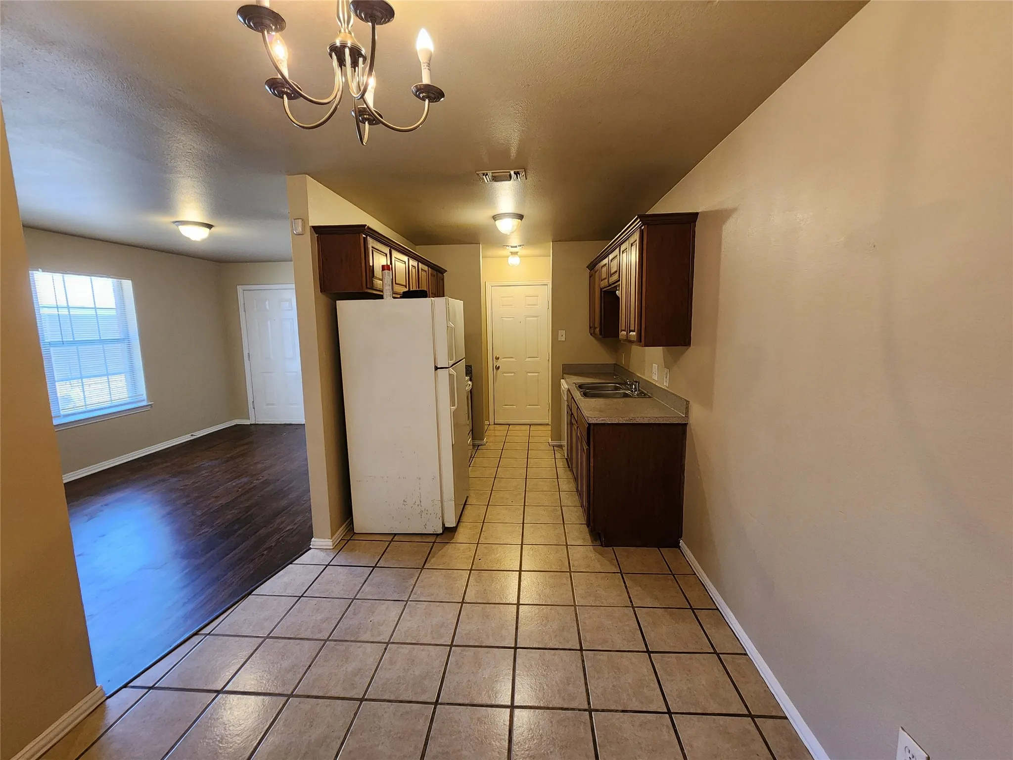 Duplex For Rent in Tarrant County , 939 Baker Street, Fort Worth, Texas 76104, 3 Bedroom, 2 Bathroom, 1 Garage spaces, 992 Sqft, built in 2005, mls#21339014, Real Estate Agent in Fort Worth, Homes For Rent in Tarrant county, Homes For Rent in Fort Worth, Realtor in Fort Worth Texas, Real Estate Brokerage Independent Realty Texas, Luminita Cordes Realtor