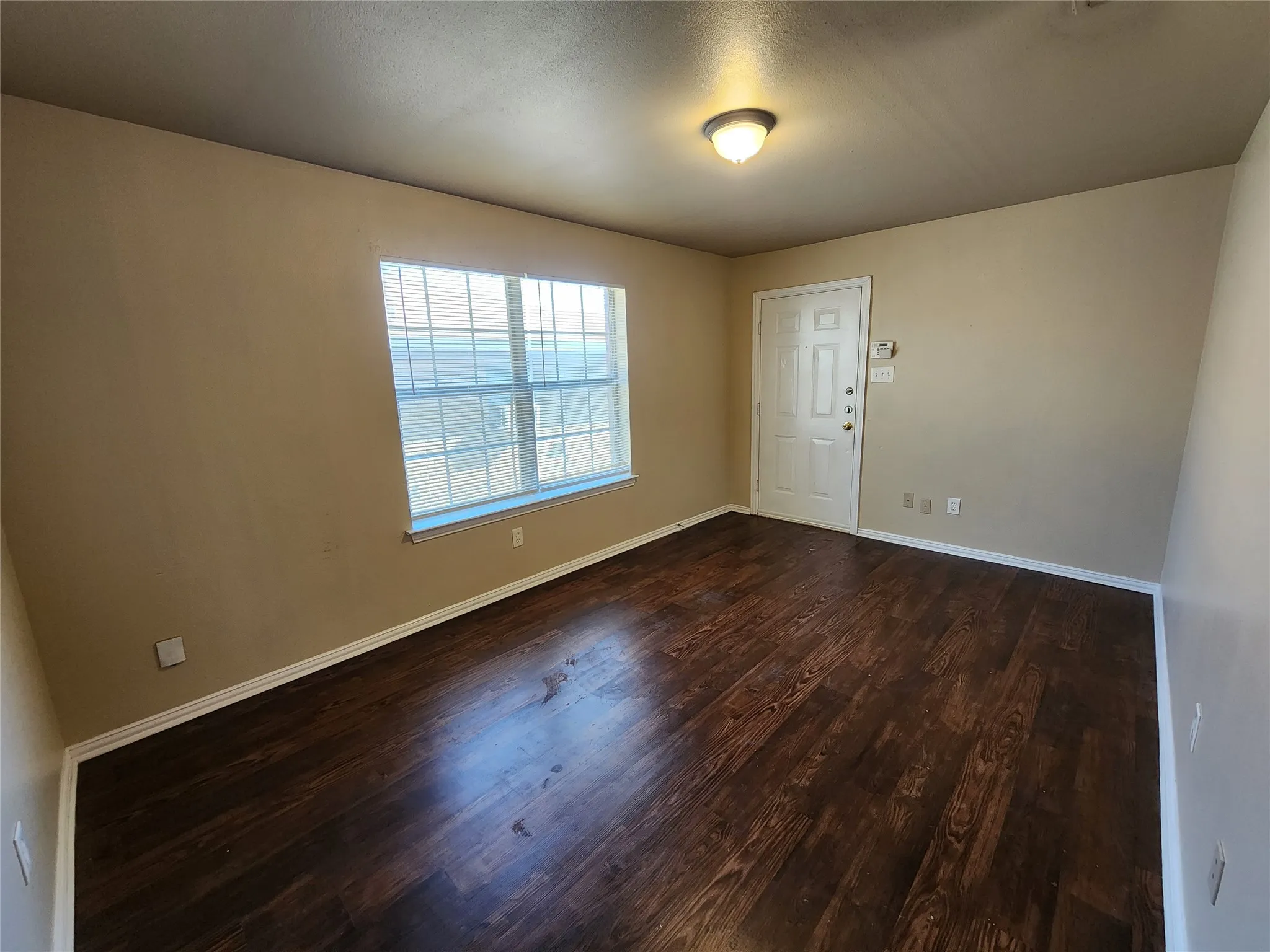 Duplex For Rent in Tarrant County , 939 Baker Street, Fort Worth, Texas 76104, 3 Bedroom, 2 Bathroom, 1 Garage spaces, 992 Sqft, built in 2005, mls#21339014, Real Estate Agent in Fort Worth, Homes For Rent in Tarrant county, Homes For Rent in Fort Worth, Realtor in Fort Worth Texas, Real Estate Brokerage Independent Realty Texas, Luminita Cordes Realtor