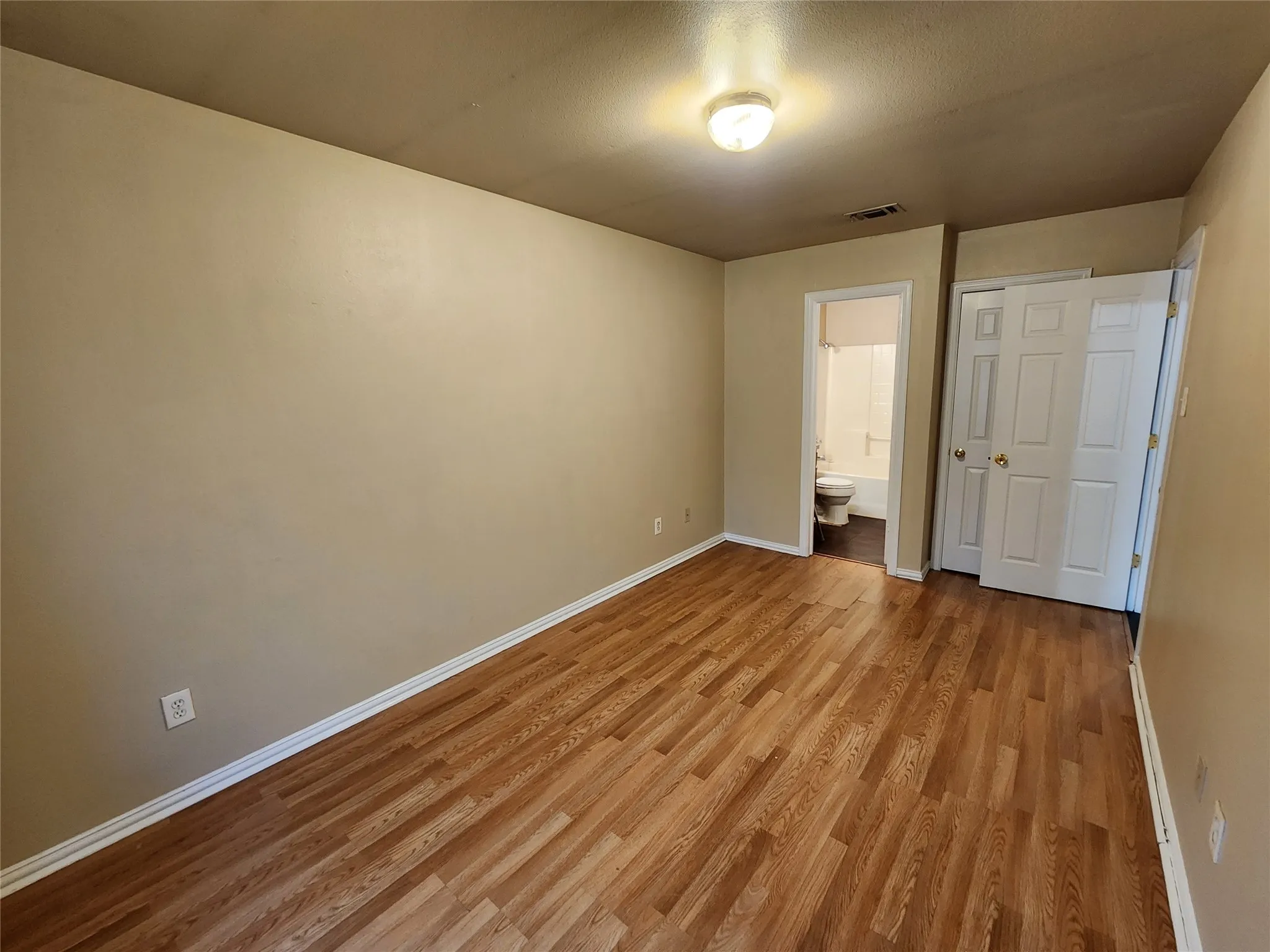 Duplex For Rent in Tarrant County , 939 Baker Street, Fort Worth, Texas 76104, 3 Bedroom, 2 Bathroom, 1 Garage spaces, 992 Sqft, built in 2005, mls#21339014, Real Estate Agent in Fort Worth, Homes For Rent in Tarrant county, Homes For Rent in Fort Worth, Realtor in Fort Worth Texas, Real Estate Brokerage Independent Realty Texas, Luminita Cordes Realtor