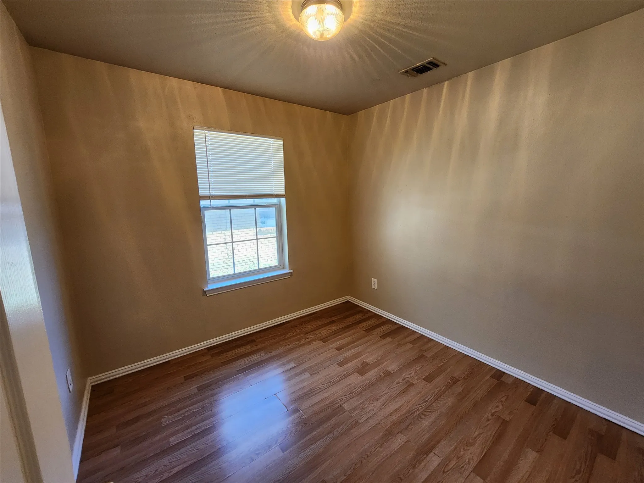 Duplex For Rent in Tarrant County , 939 Baker Street, Fort Worth, Texas 76104, 3 Bedroom, 2 Bathroom, 1 Garage spaces, 992 Sqft, built in 2005, mls#21339014, Real Estate Agent in Fort Worth, Homes For Rent in Tarrant county, Homes For Rent in Fort Worth, Realtor in Fort Worth Texas, Real Estate Brokerage Independent Realty Texas, Luminita Cordes Realtor