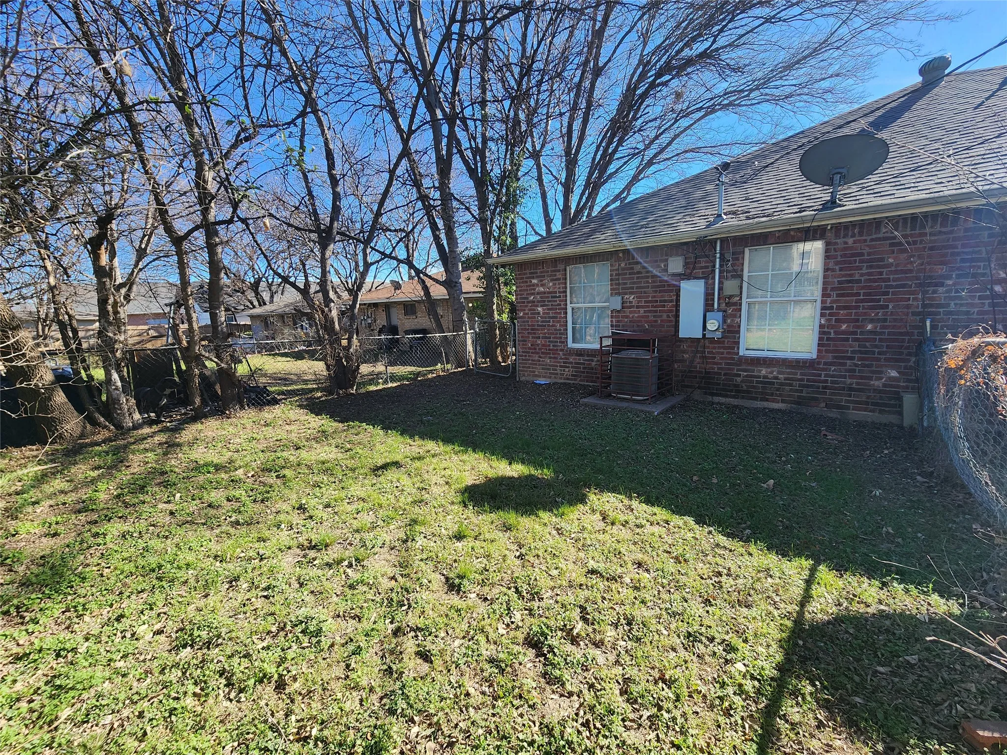 Duplex For Rent in Tarrant County , 939 Baker Street, Fort Worth, Texas 76104, 3 Bedroom, 2 Bathroom, 1 Garage spaces, 992 Sqft, built in 2005, mls#21339014, Real Estate Agent in Fort Worth, Homes For Rent in Tarrant county, Homes For Rent in Fort Worth, Realtor in Fort Worth Texas, Real Estate Brokerage Independent Realty Texas, Luminita Cordes Realtor