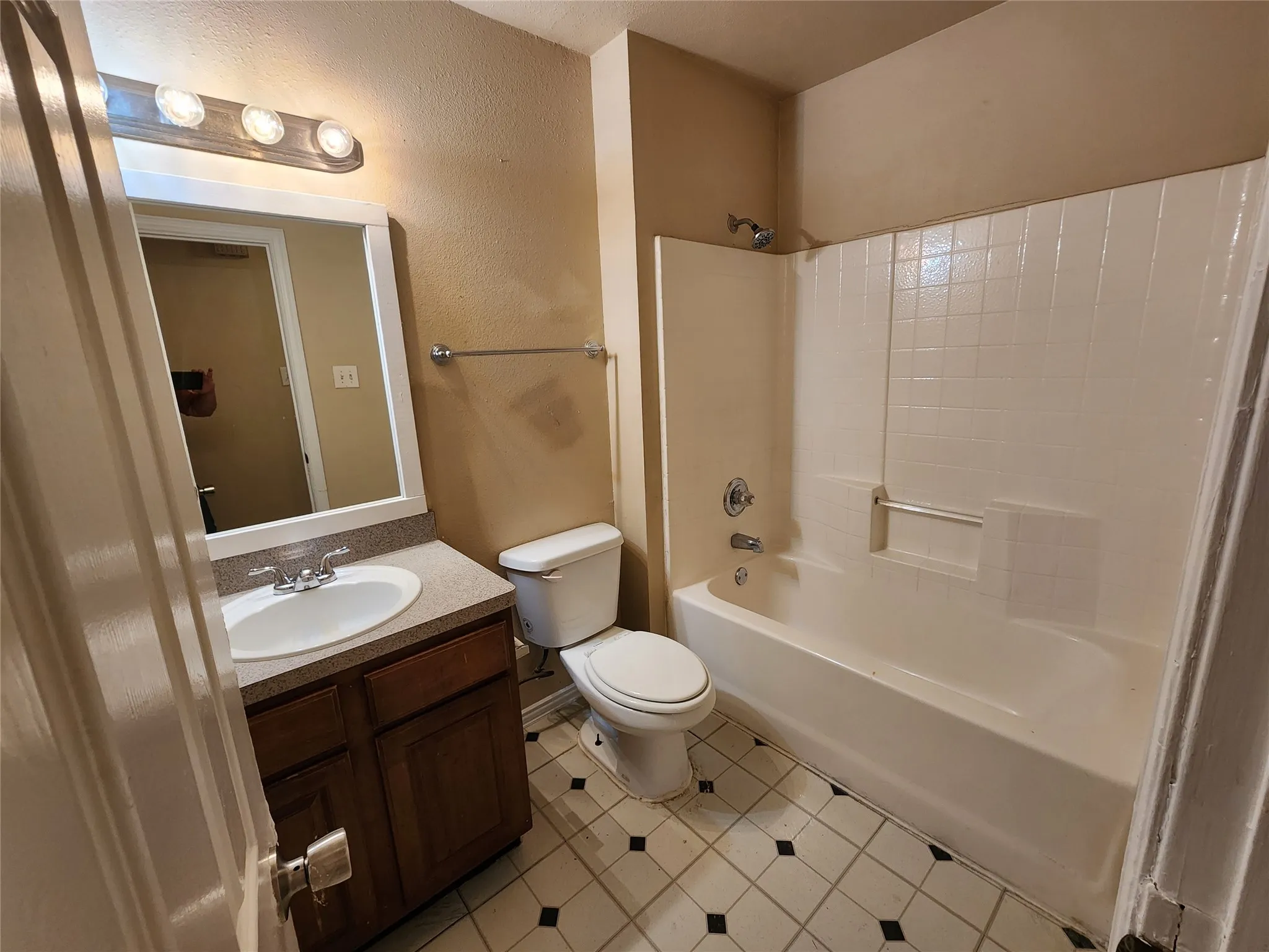 Duplex For Rent in Tarrant County , 939 Baker Street, Fort Worth, Texas 76104, 3 Bedroom, 2 Bathroom, 1 Garage spaces, 992 Sqft, built in 2005, mls#21339014, Real Estate Agent in Fort Worth, Homes For Rent in Tarrant county, Homes For Rent in Fort Worth, Realtor in Fort Worth Texas, Real Estate Brokerage Independent Realty Texas, Luminita Cordes Realtor