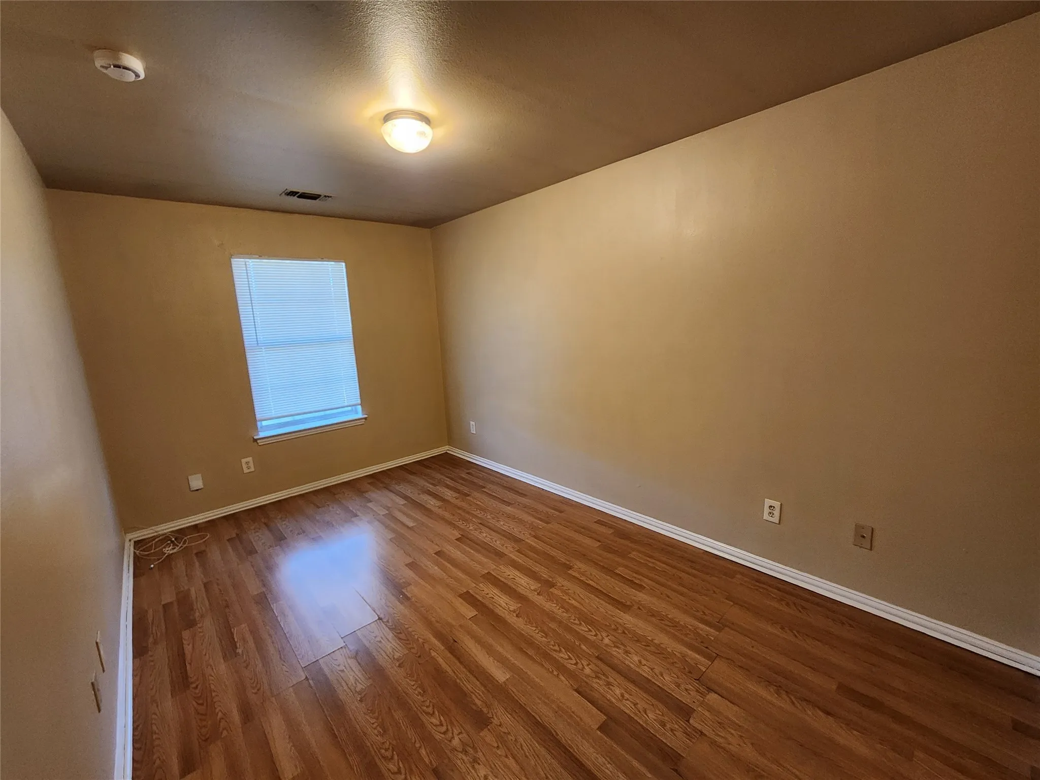 Duplex For Rent in Tarrant County , 939 Baker Street, Fort Worth, Texas 76104, 3 Bedroom, 2 Bathroom, 1 Garage spaces, 992 Sqft, built in 2005, mls#21339014, Real Estate Agent in Fort Worth, Homes For Rent in Tarrant county, Homes For Rent in Fort Worth, Realtor in Fort Worth Texas, Real Estate Brokerage Independent Realty Texas, Luminita Cordes Realtor