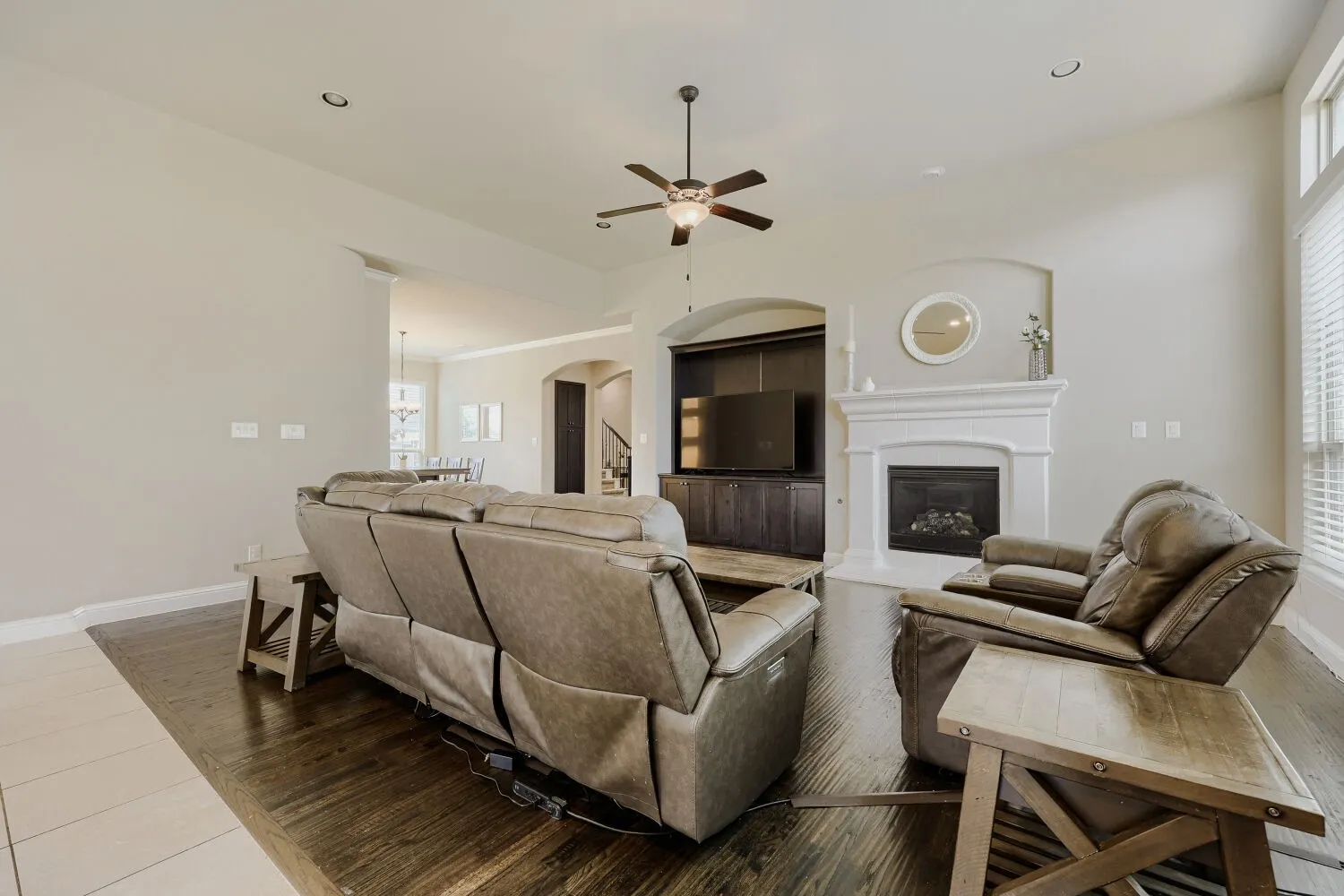 Single Family Residence For Sale in Tarrant County , 3403 Willow Brook Drive, Mansfield, Texas 76063, 5 Bedroom, 4 Bathroom, 2 Garage spaces, 3,603 Sqft, built in 2017, mls#21336219, Real Estate Agent in Mansfield, Homes For Sale in Tarrant county, Homes For Sale in Mansfield, Realtor in Mansfield Texas, Real Estate Brokerage Independent Realty Texas, Luminita Cordes Realtor