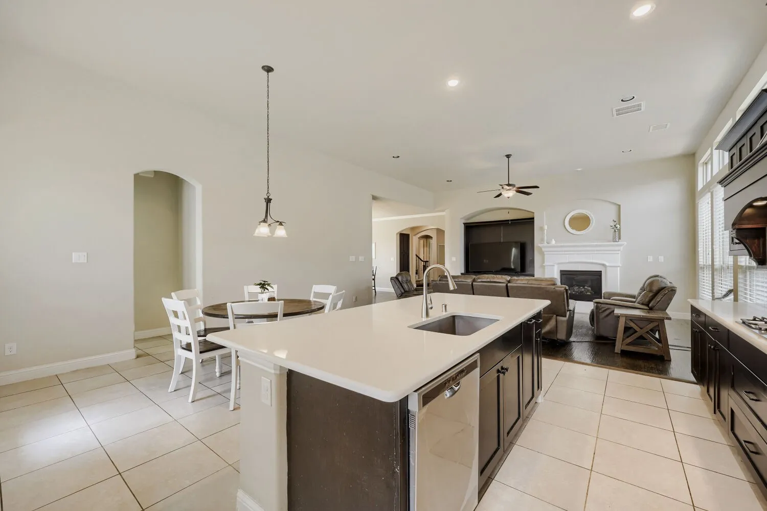 Single Family Residence For Sale in Tarrant County , 3403 Willow Brook Drive, Mansfield, Texas 76063, 5 Bedroom, 4 Bathroom, 2 Garage spaces, 3,603 Sqft, built in 2017, mls#21336219, Real Estate Agent in Mansfield, Homes For Sale in Tarrant county, Homes For Sale in Mansfield, Realtor in Mansfield Texas, Real Estate Brokerage Independent Realty Texas, Luminita Cordes Realtor
