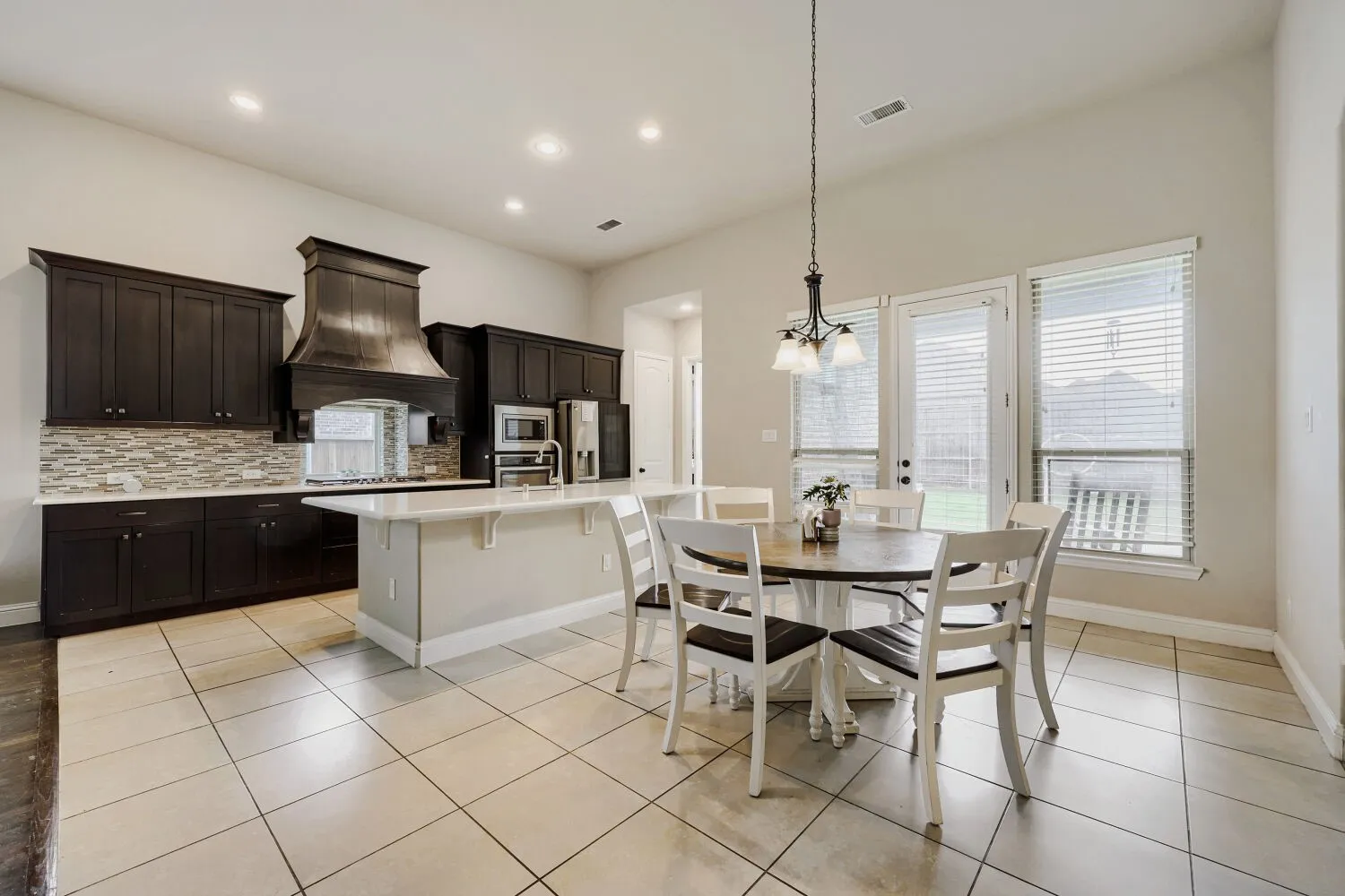 Single Family Residence For Sale in Tarrant County , 3403 Willow Brook Drive, Mansfield, Texas 76063, 5 Bedroom, 4 Bathroom, 2 Garage spaces, 3,603 Sqft, built in 2017, mls#21336219, Real Estate Agent in Mansfield, Homes For Sale in Tarrant county, Homes For Sale in Mansfield, Realtor in Mansfield Texas, Real Estate Brokerage Independent Realty Texas, Luminita Cordes Realtor