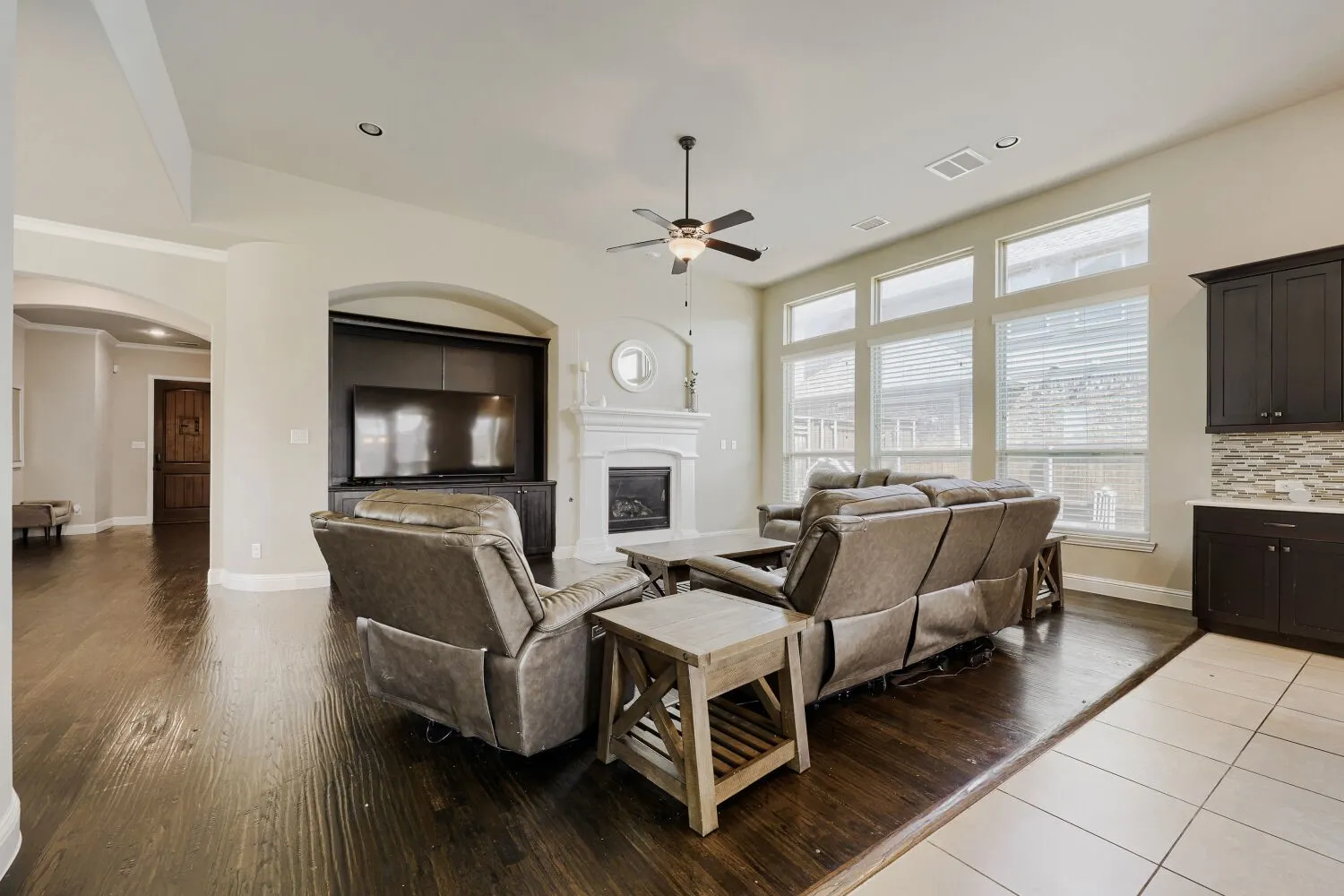 Single Family Residence For Sale in Tarrant County , 3403 Willow Brook Drive, Mansfield, Texas 76063, 5 Bedroom, 4 Bathroom, 2 Garage spaces, 3,603 Sqft, built in 2017, mls#21336219, Real Estate Agent in Mansfield, Homes For Sale in Tarrant county, Homes For Sale in Mansfield, Realtor in Mansfield Texas, Real Estate Brokerage Independent Realty Texas, Luminita Cordes Realtor