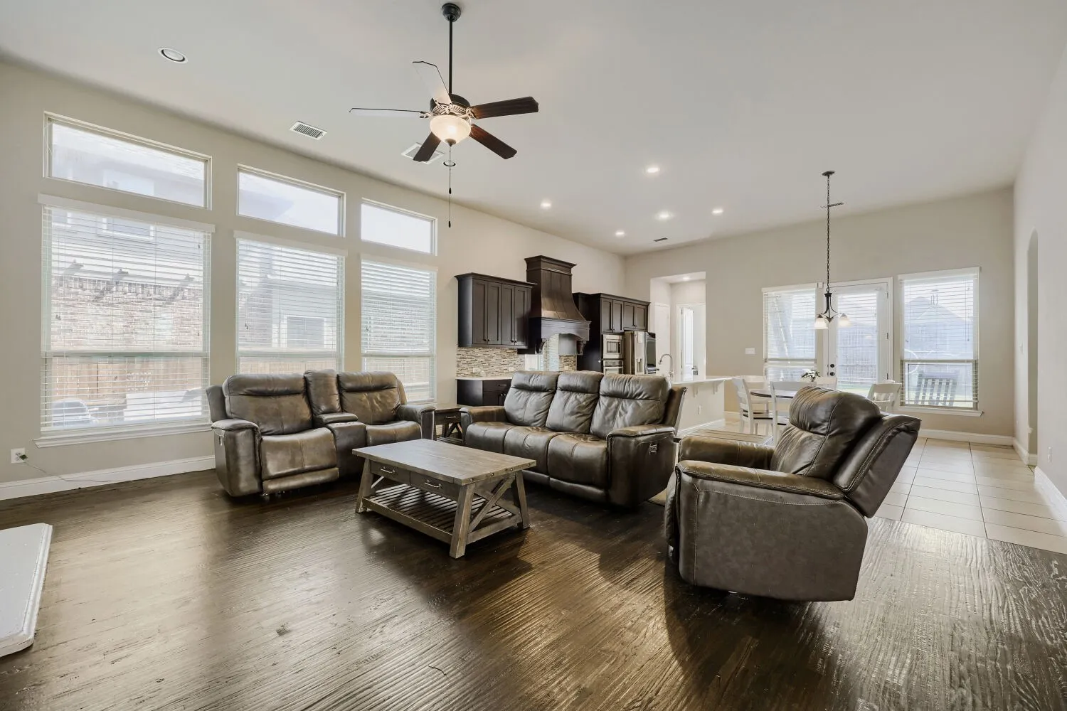Single Family Residence For Sale in Tarrant County , 3403 Willow Brook Drive, Mansfield, Texas 76063, 5 Bedroom, 4 Bathroom, 2 Garage spaces, 3,603 Sqft, built in 2017, mls#21336219, Real Estate Agent in Mansfield, Homes For Sale in Tarrant county, Homes For Sale in Mansfield, Realtor in Mansfield Texas, Real Estate Brokerage Independent Realty Texas, Luminita Cordes Realtor